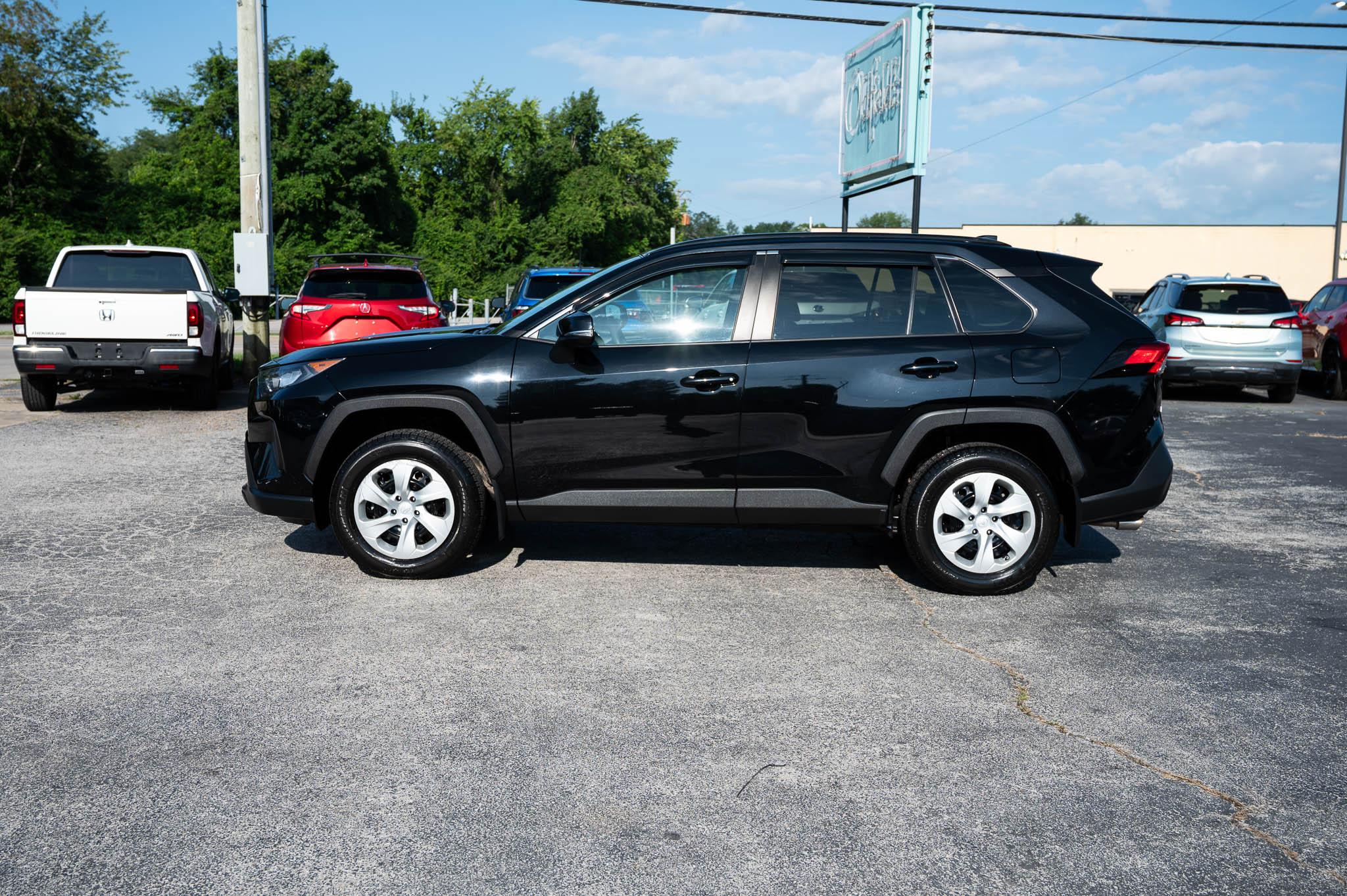 Toyota RAV4 LE AWD 2019