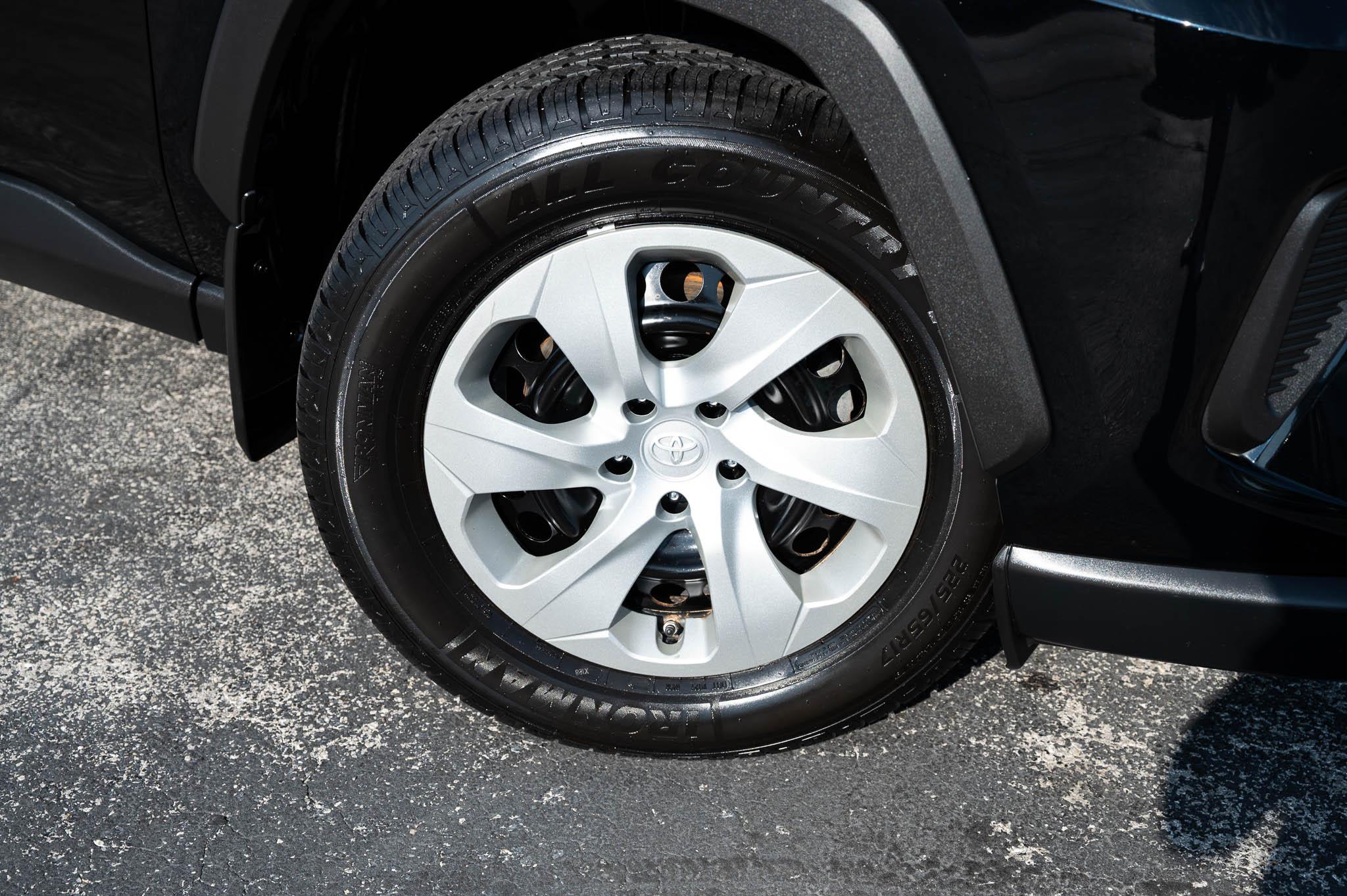 Toyota RAV4 LE AWD 2019
