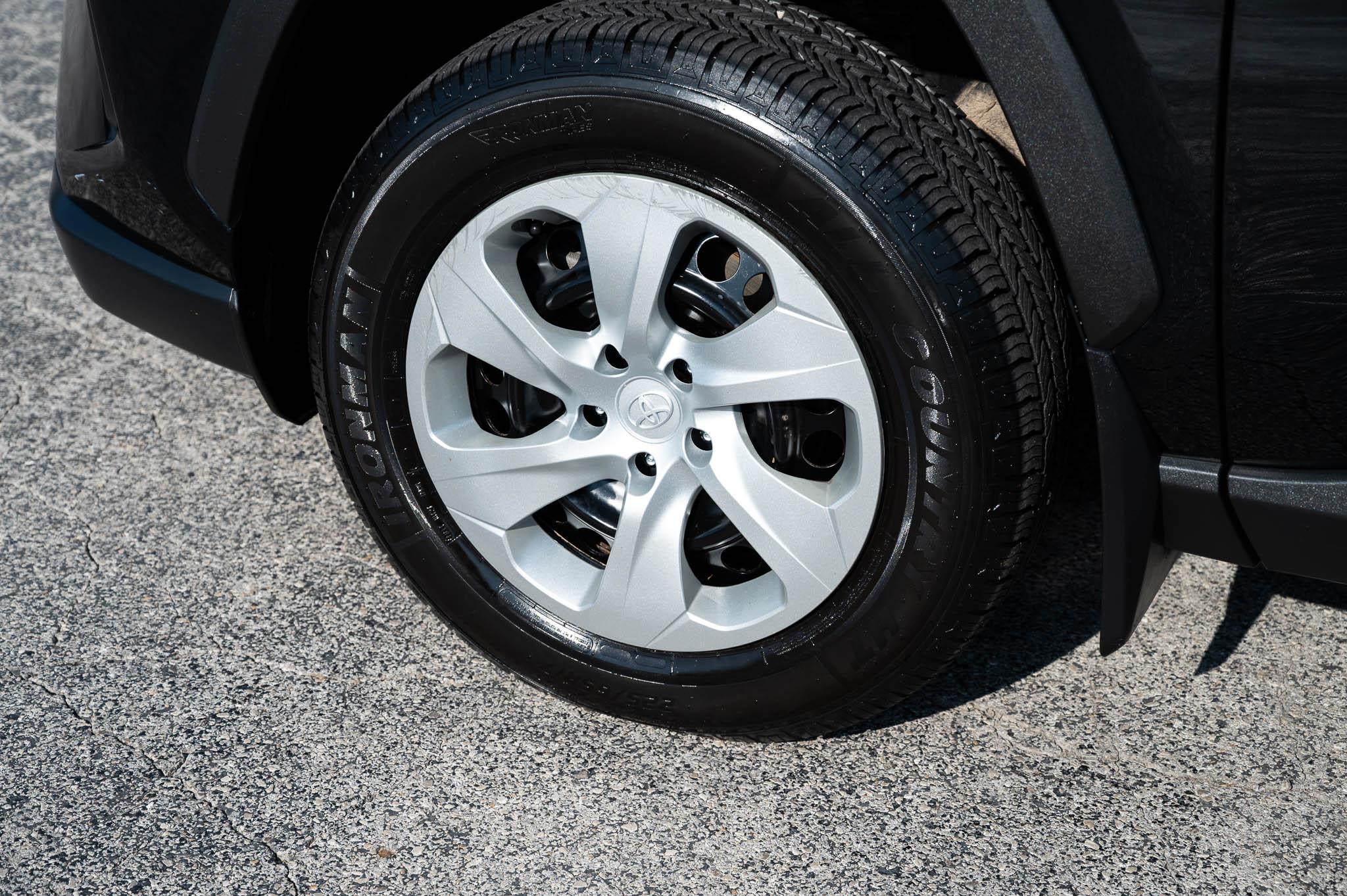 Toyota RAV4 LE AWD 2019