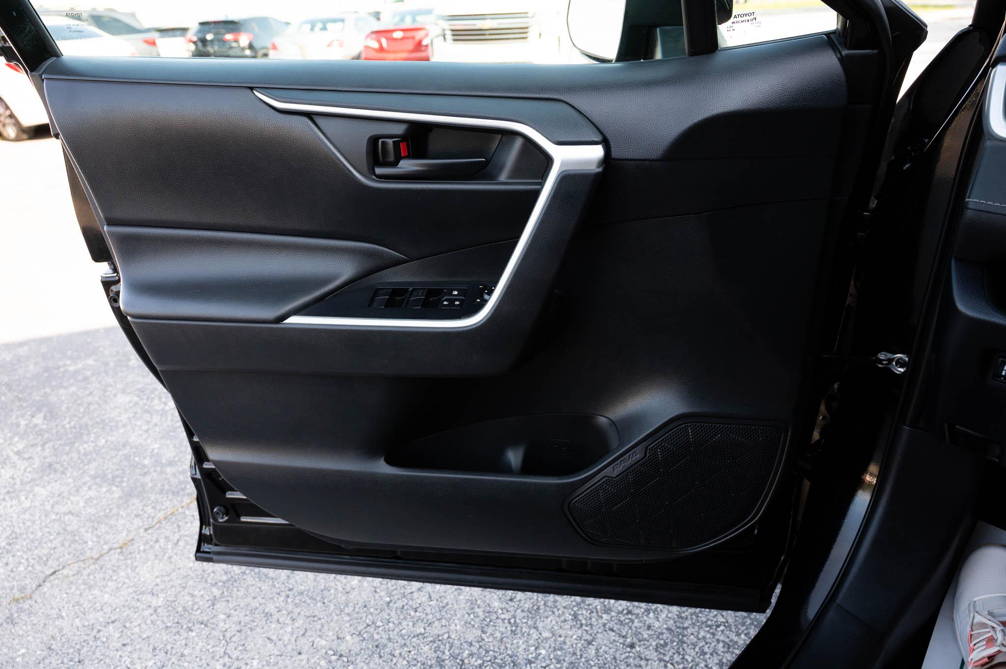 Toyota RAV4 LE AWD 2019