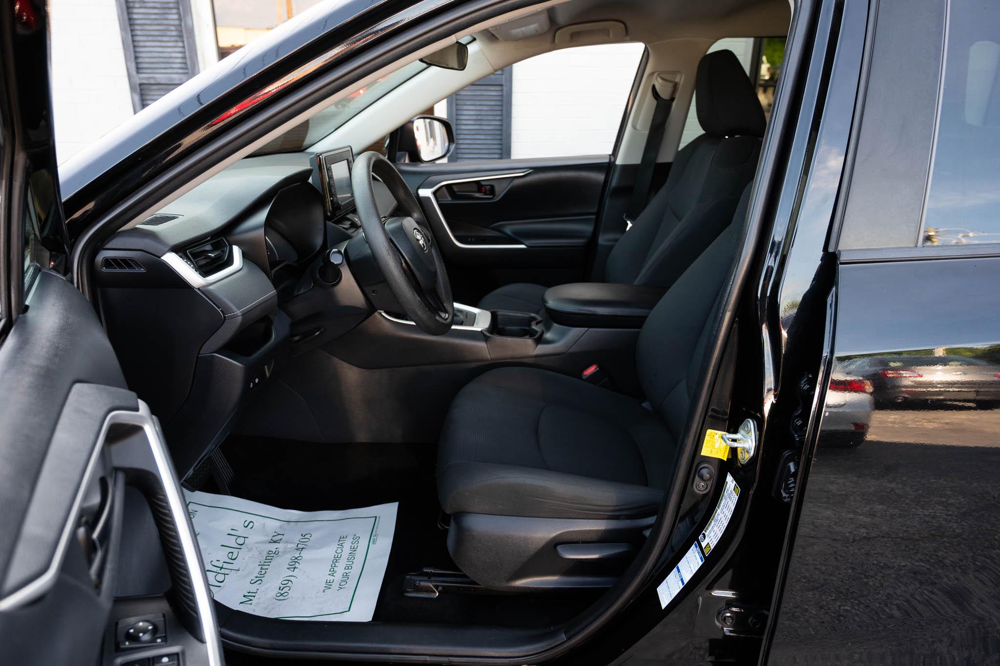 Toyota RAV4 LE AWD 2019