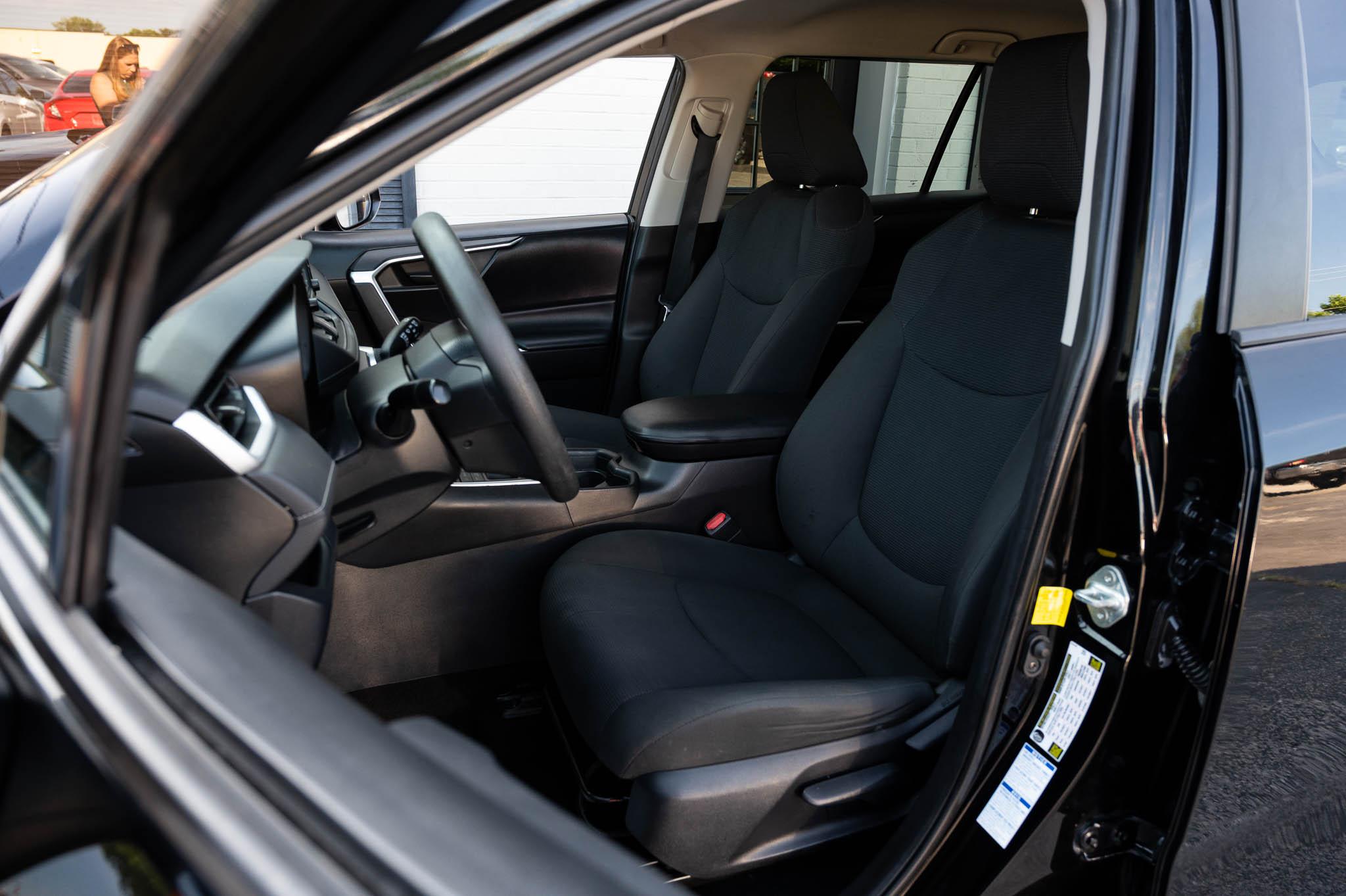 Toyota RAV4 LE AWD 2019