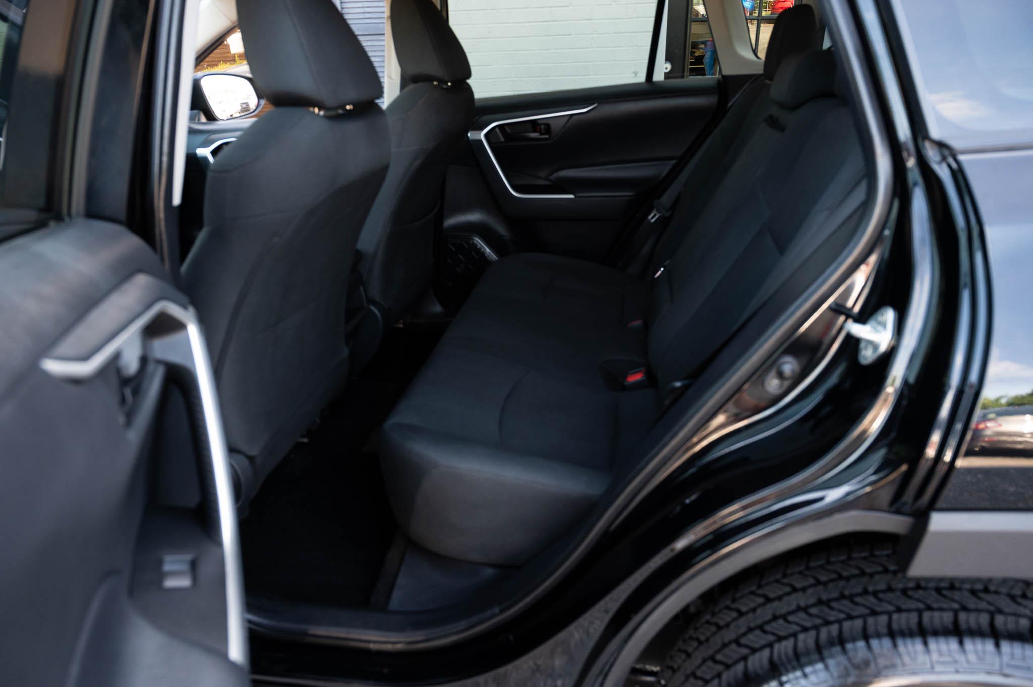 Toyota RAV4 LE AWD 2019