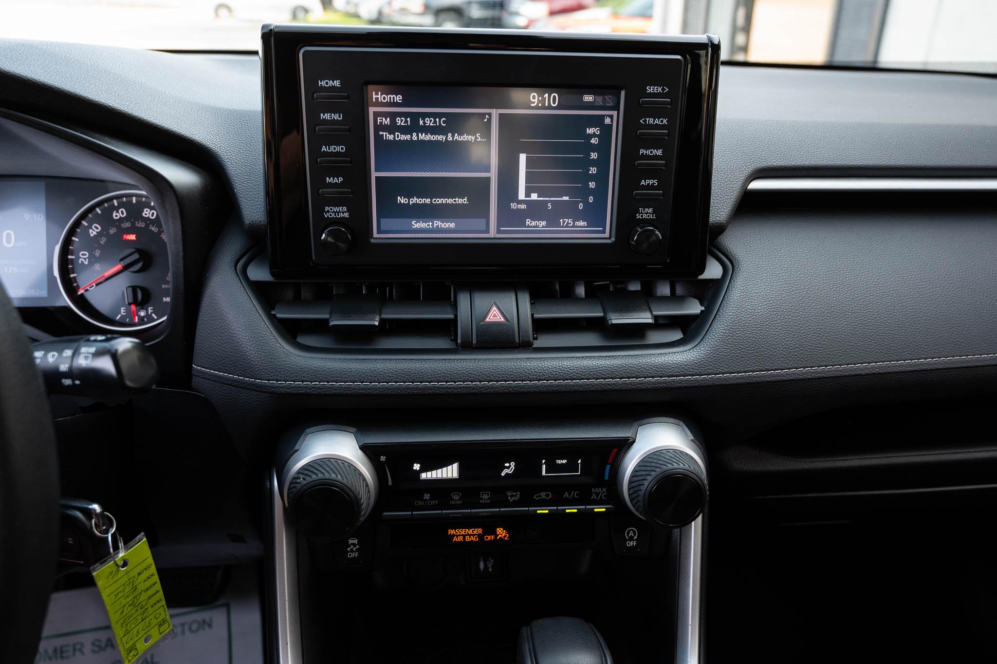 Toyota RAV4 LE AWD 2019
