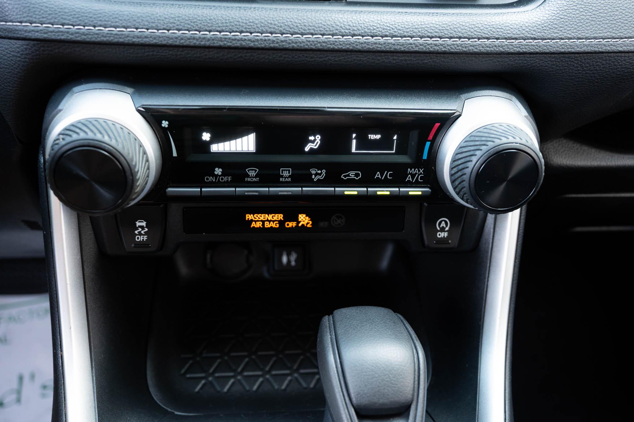 Toyota RAV4 LE AWD 2019