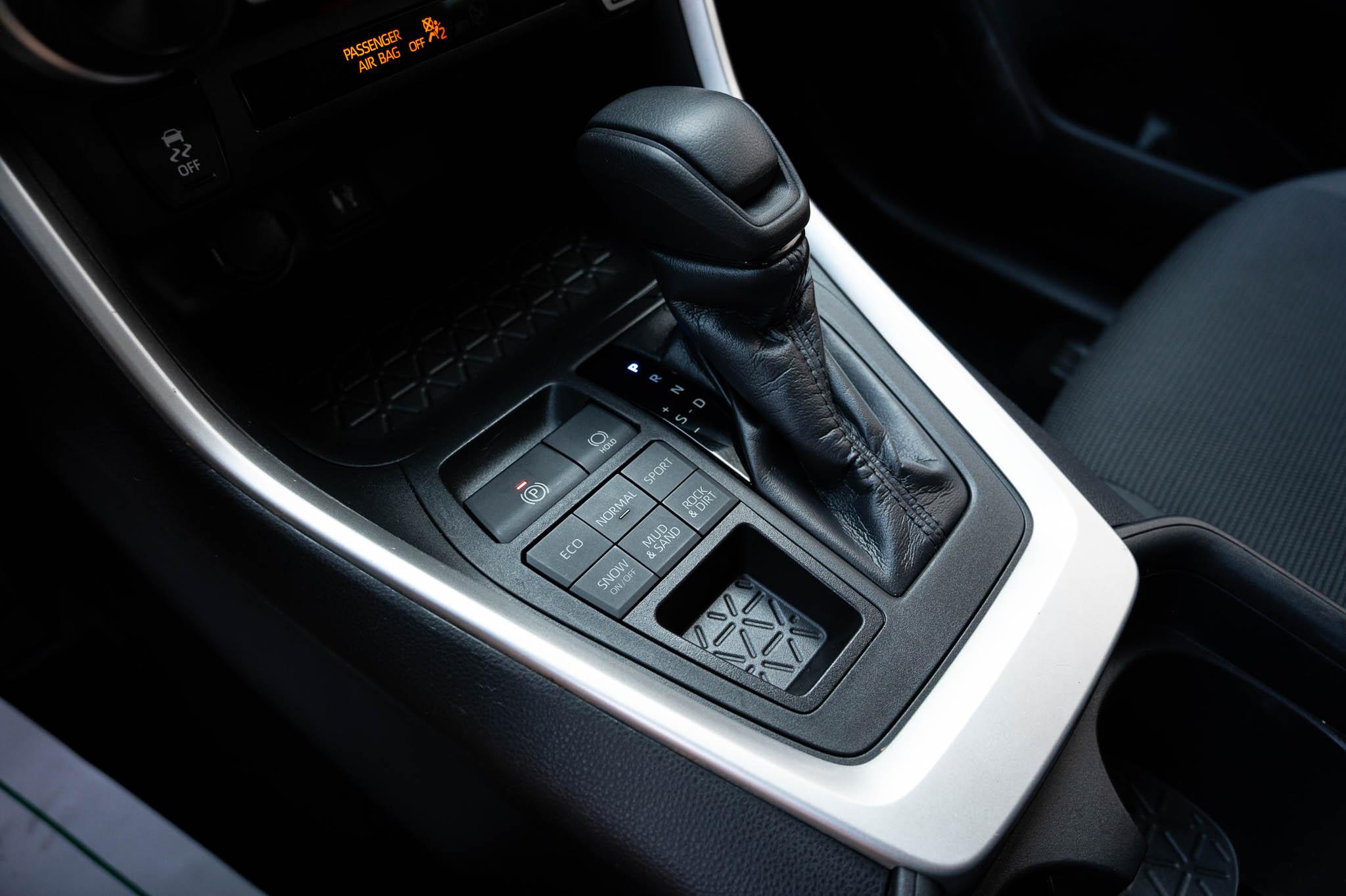 Toyota RAV4 LE AWD 2019