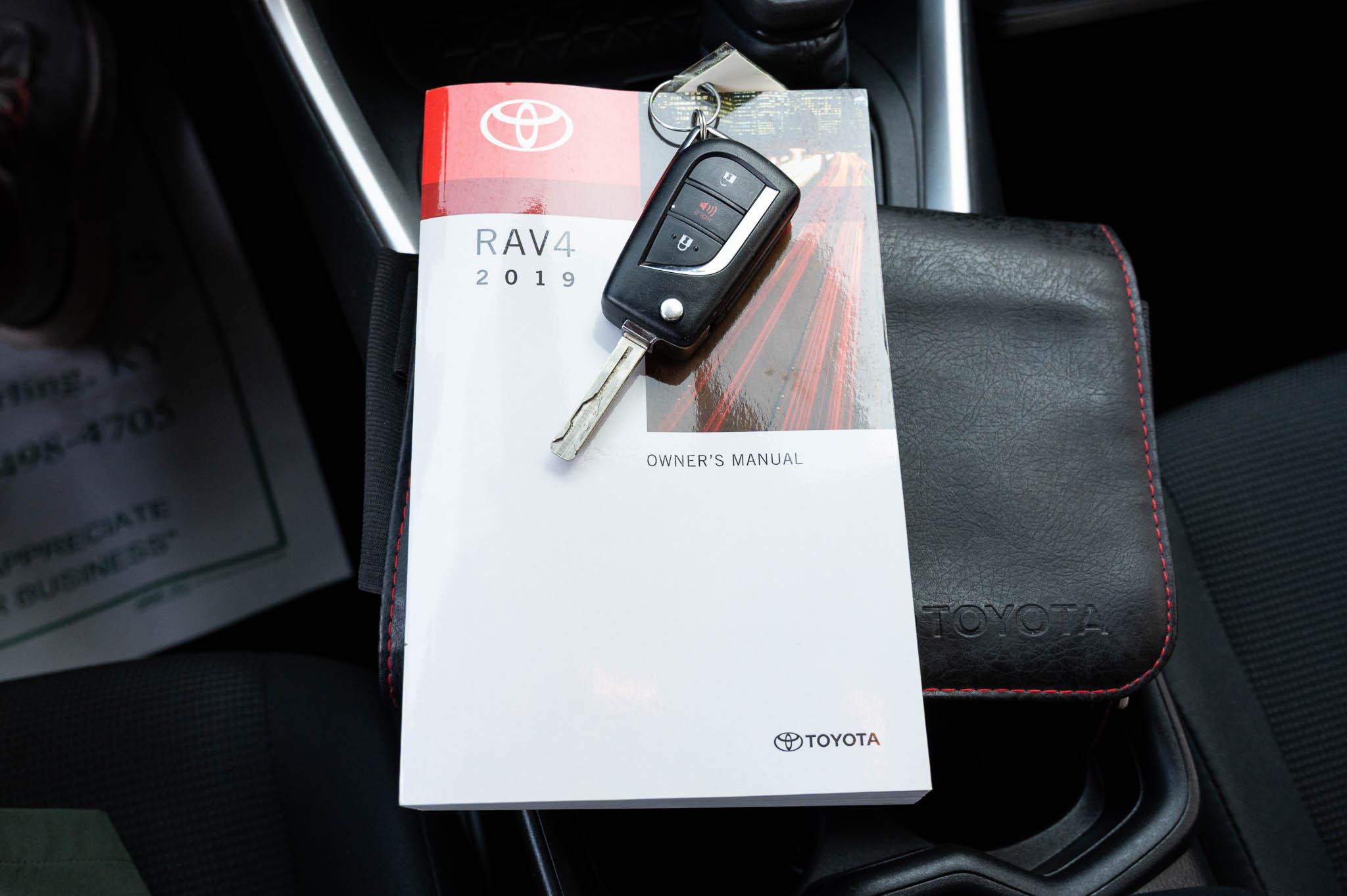 Toyota RAV4 LE AWD 2019