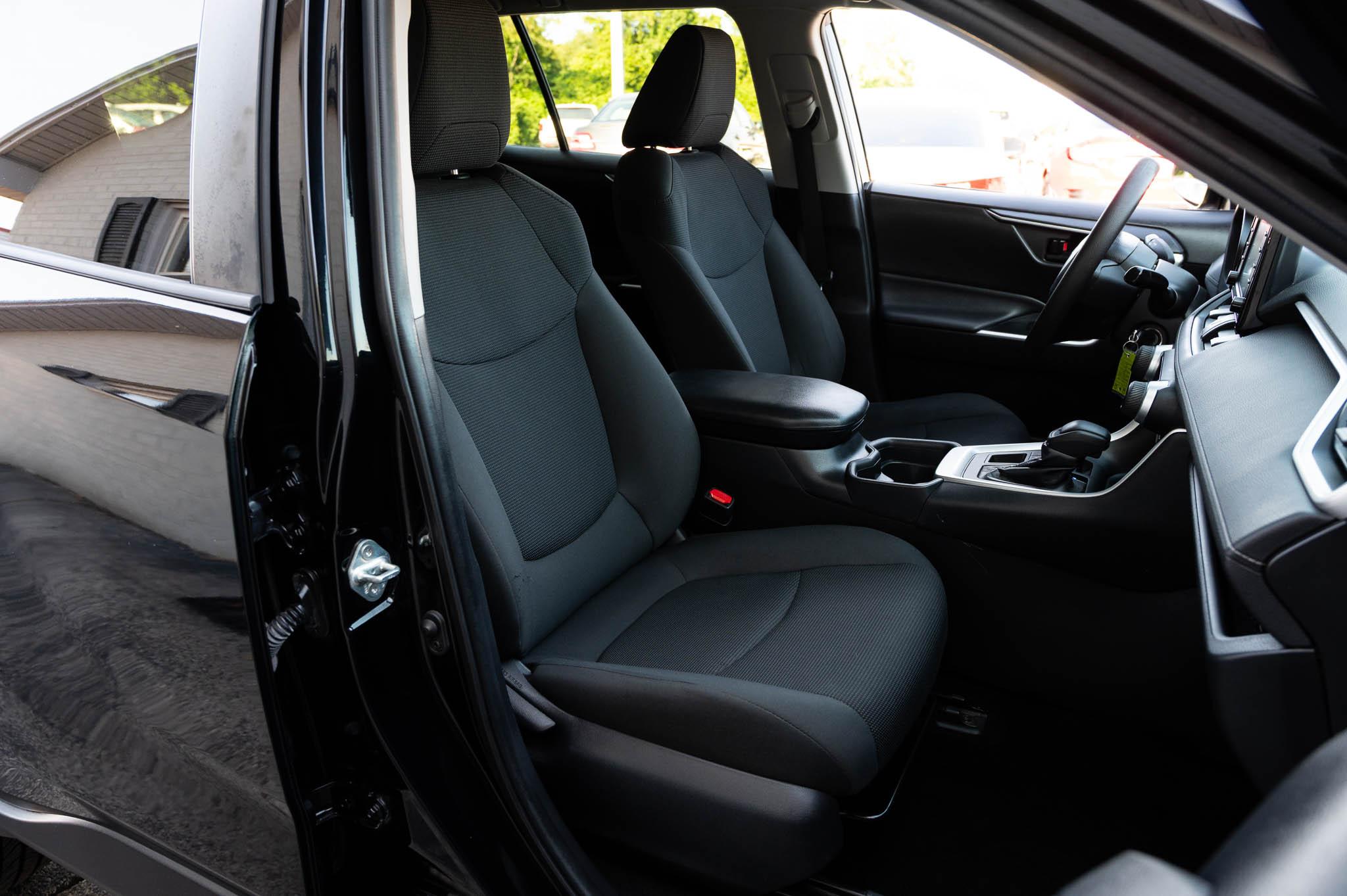 Toyota RAV4 LE AWD 2019