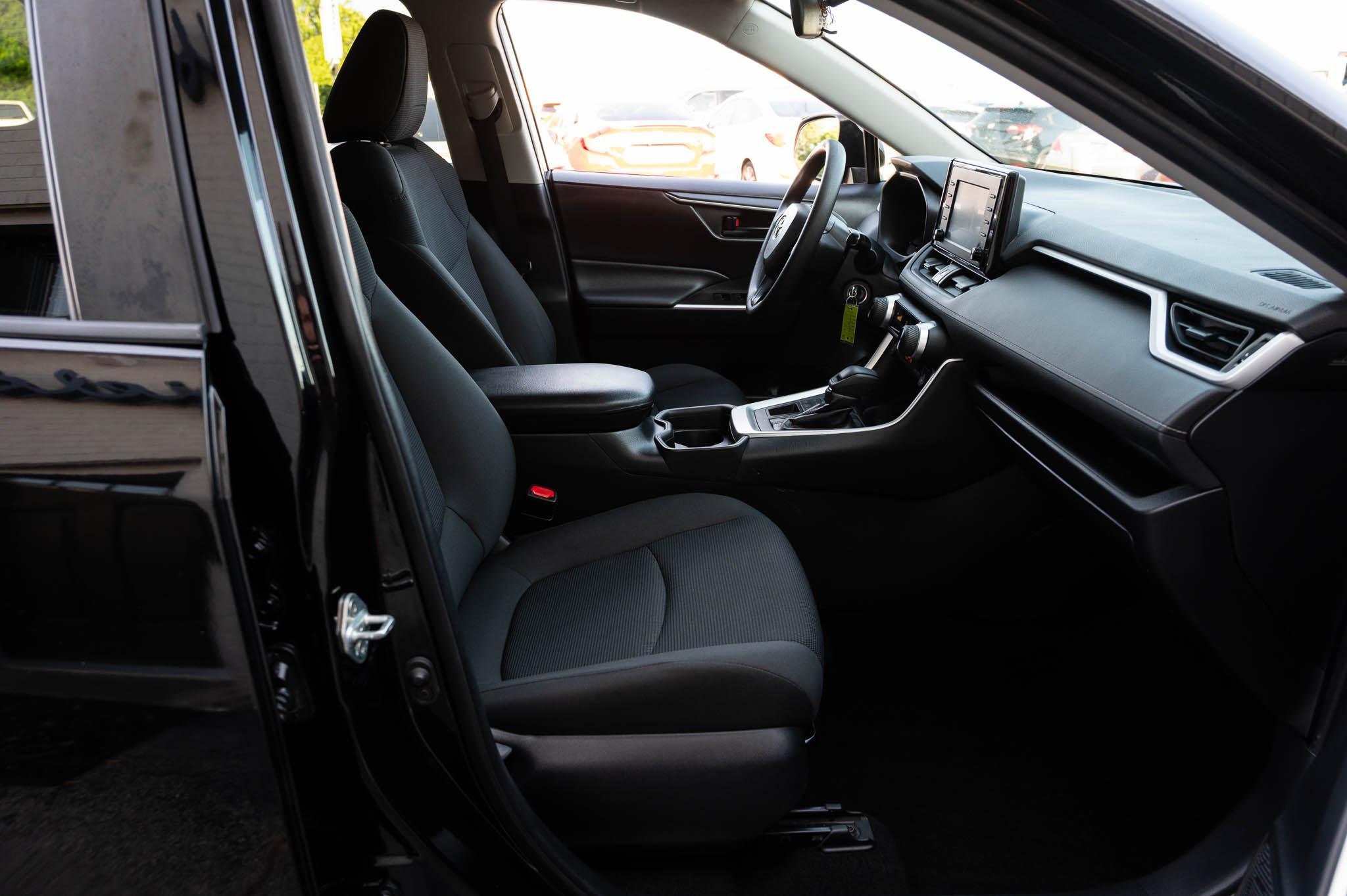 Toyota RAV4 LE AWD 2019