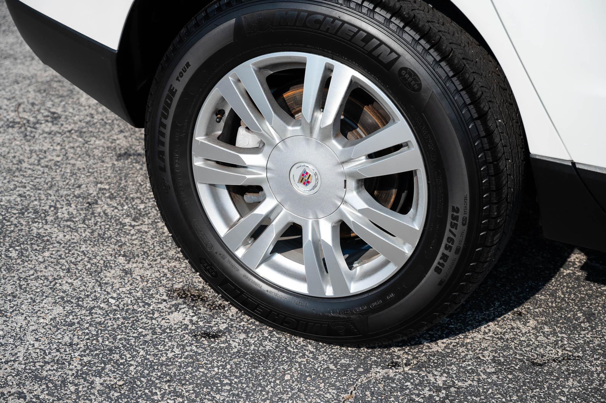 Cadillac SRX Luxury Collection 2011