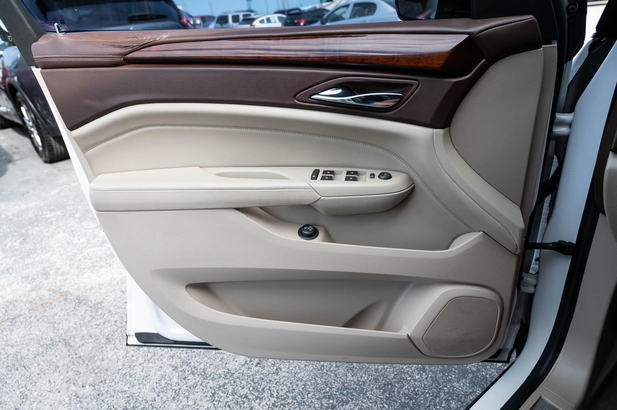 Cadillac SRX Luxury Collection 2011