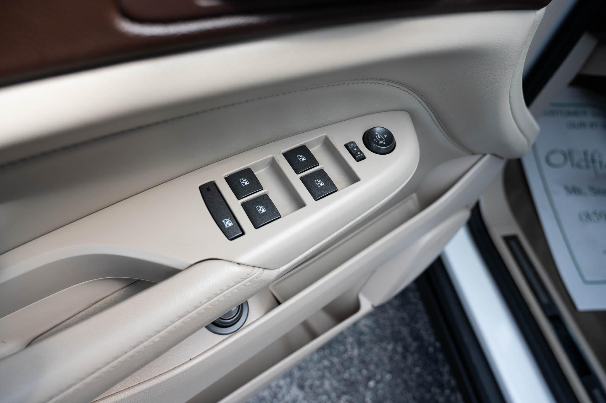 Cadillac SRX Luxury Collection 2011
