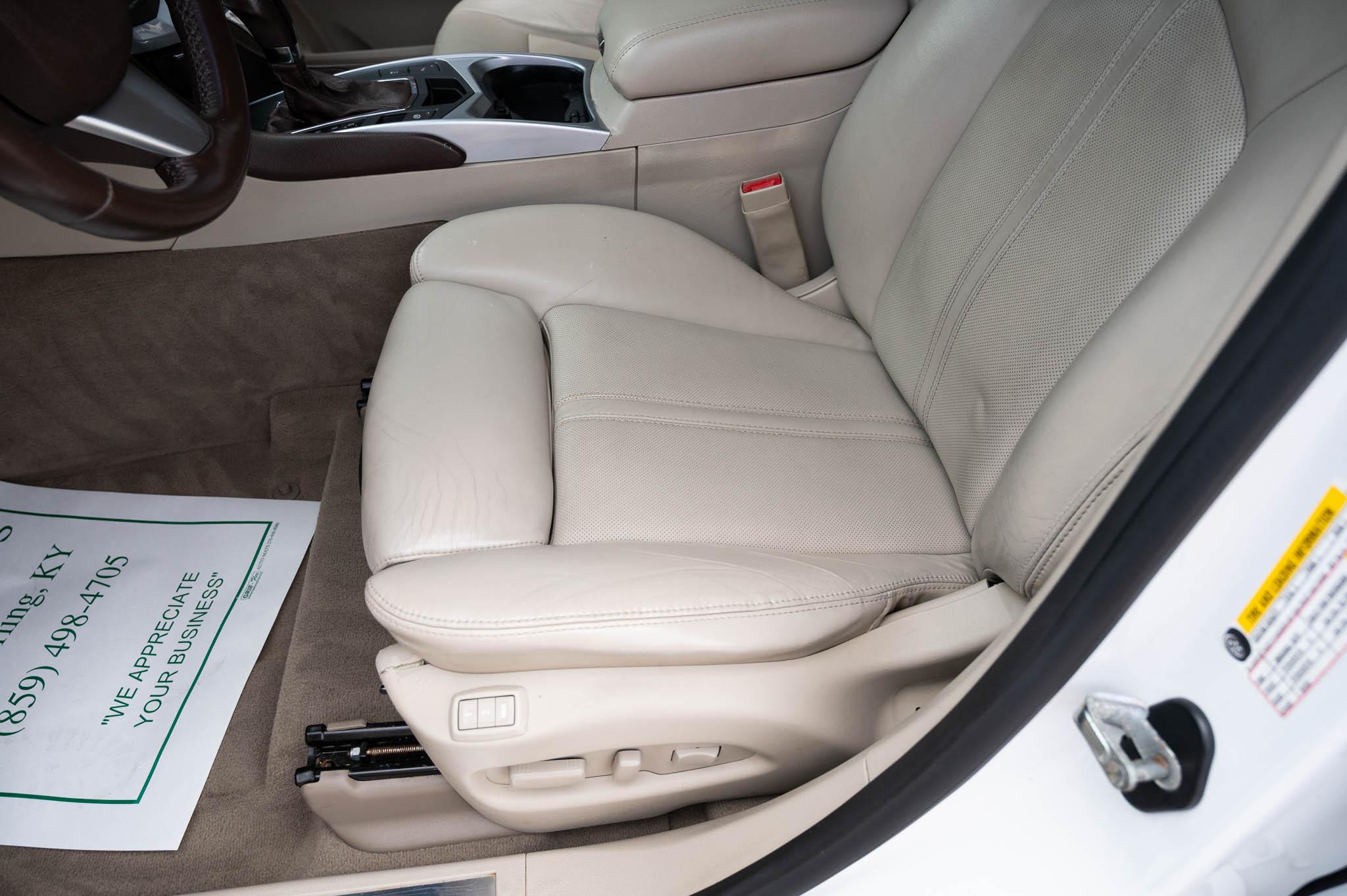 Cadillac SRX Luxury Collection 2011