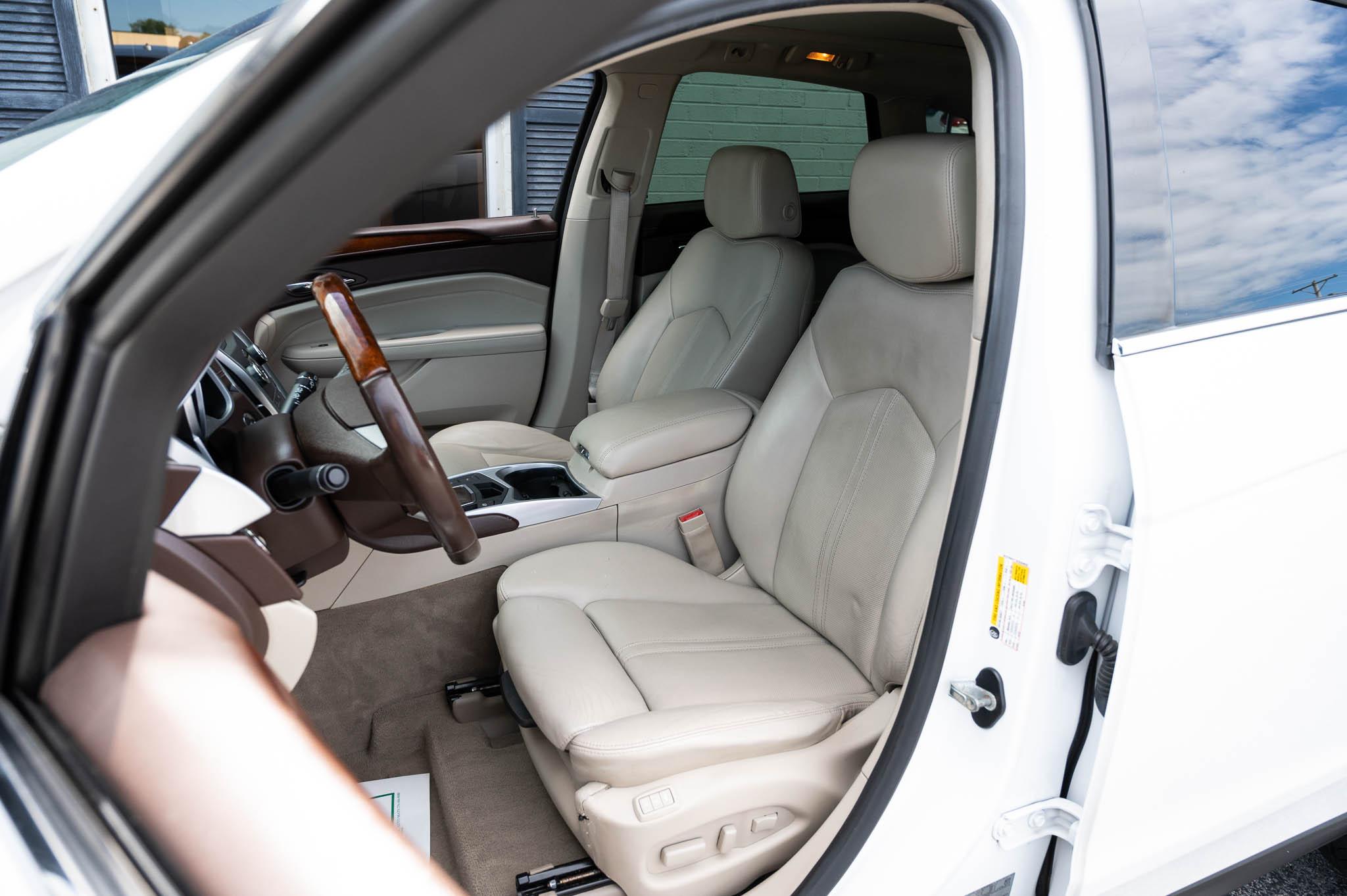 Cadillac SRX Luxury Collection 2011