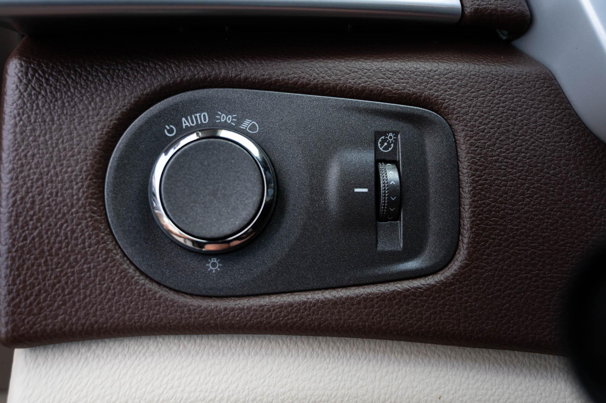 Cadillac SRX Luxury Collection 2011