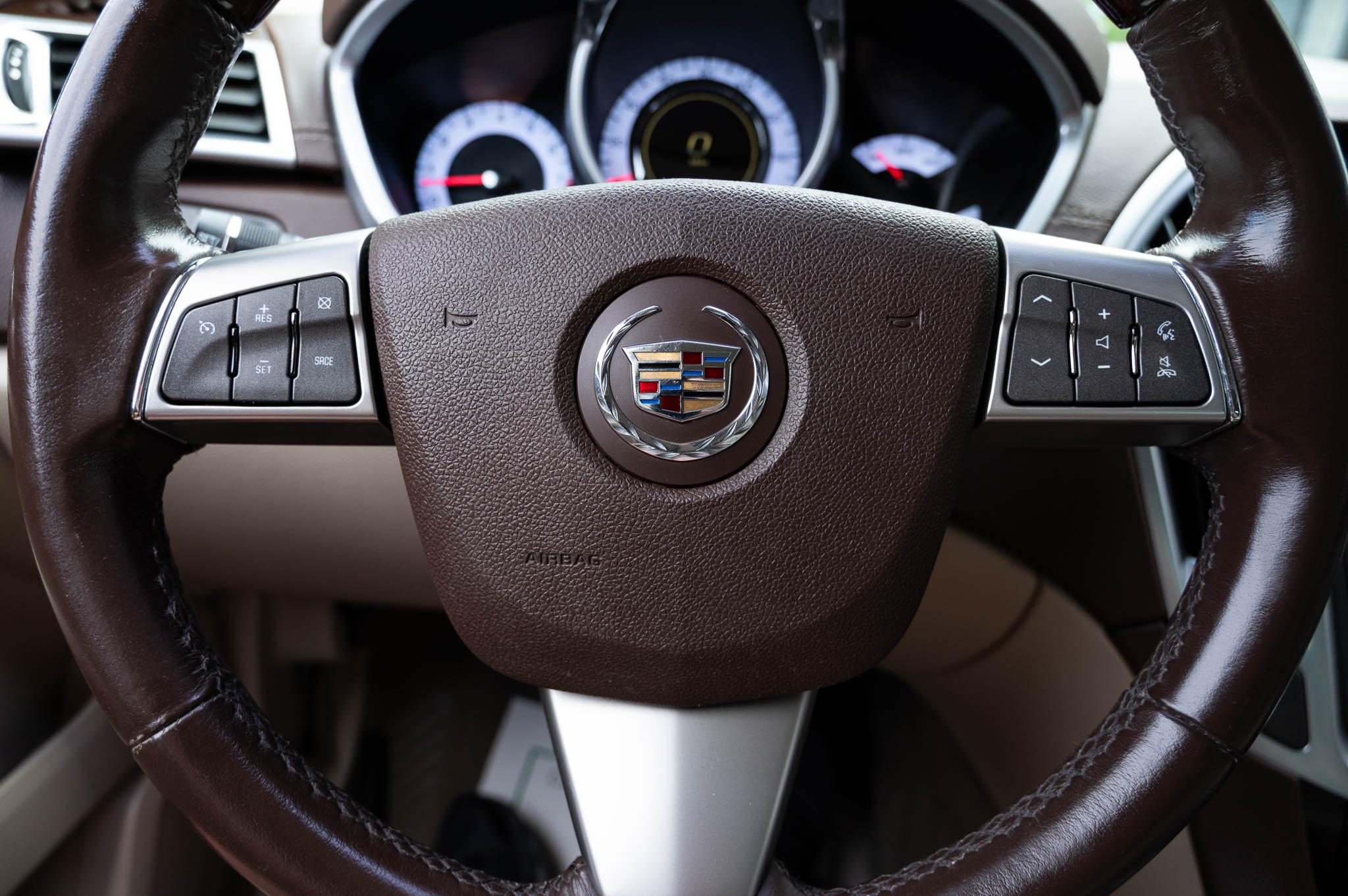 Cadillac SRX Luxury Collection 2011