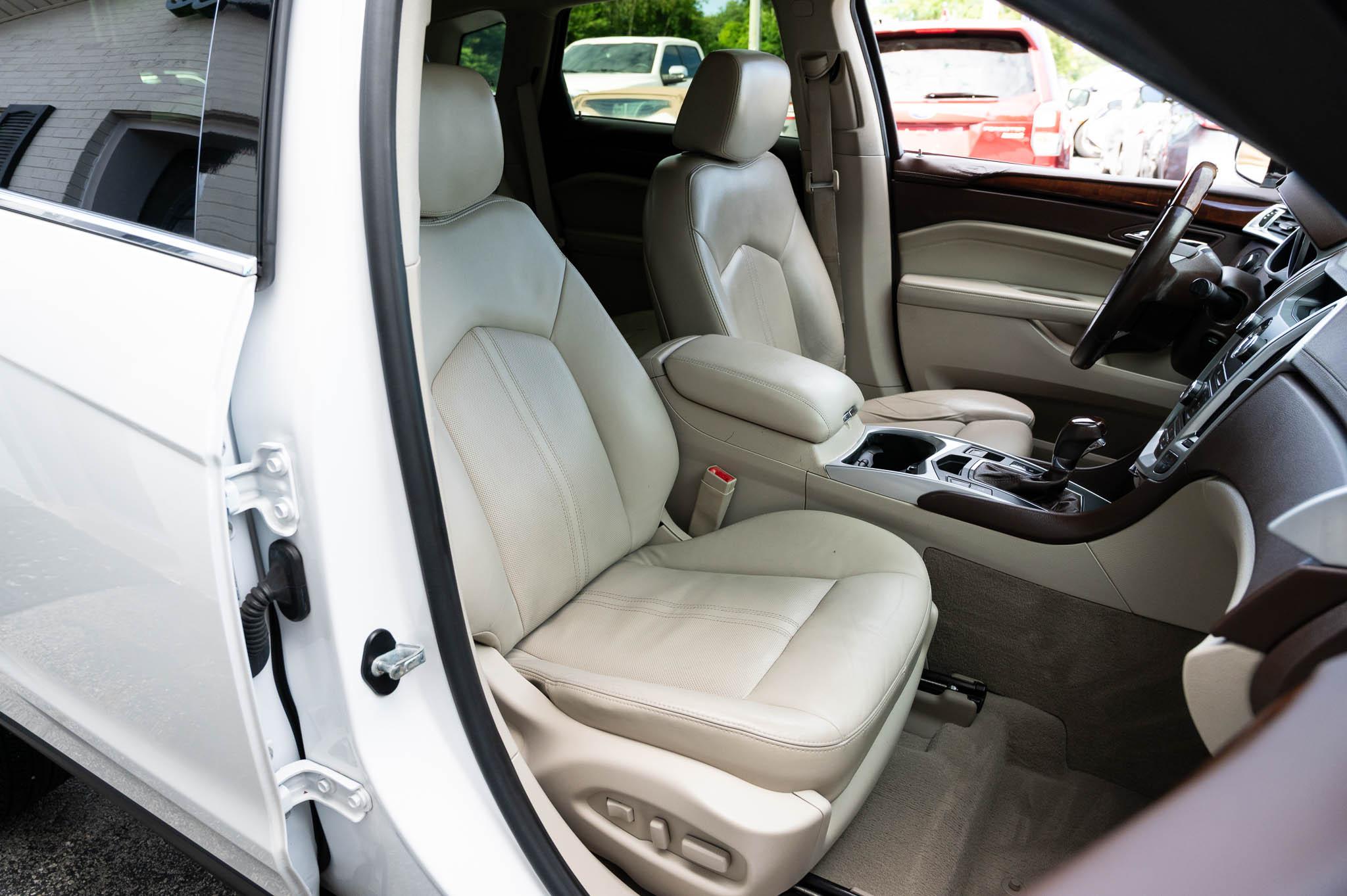 Cadillac SRX Luxury Collection 2011