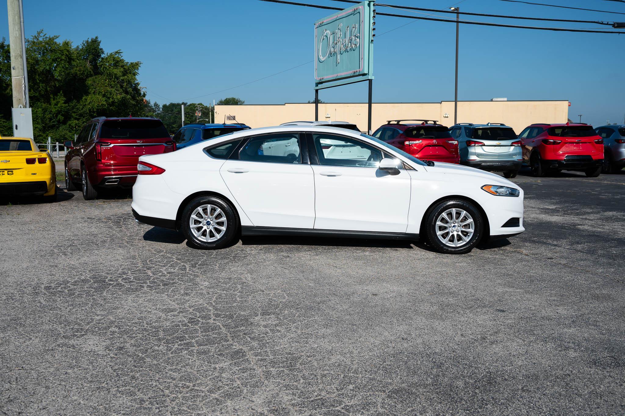 Ford Fusion S 2015