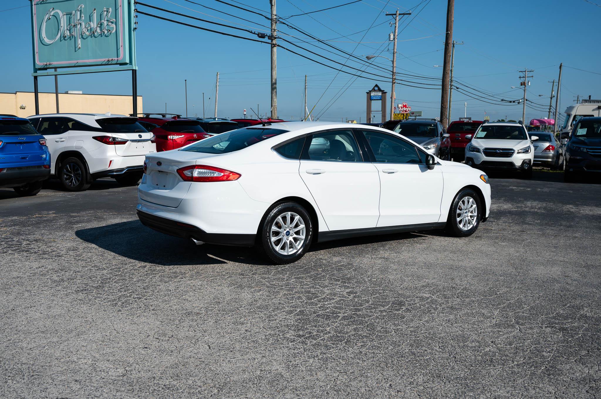 Ford Fusion S 2015