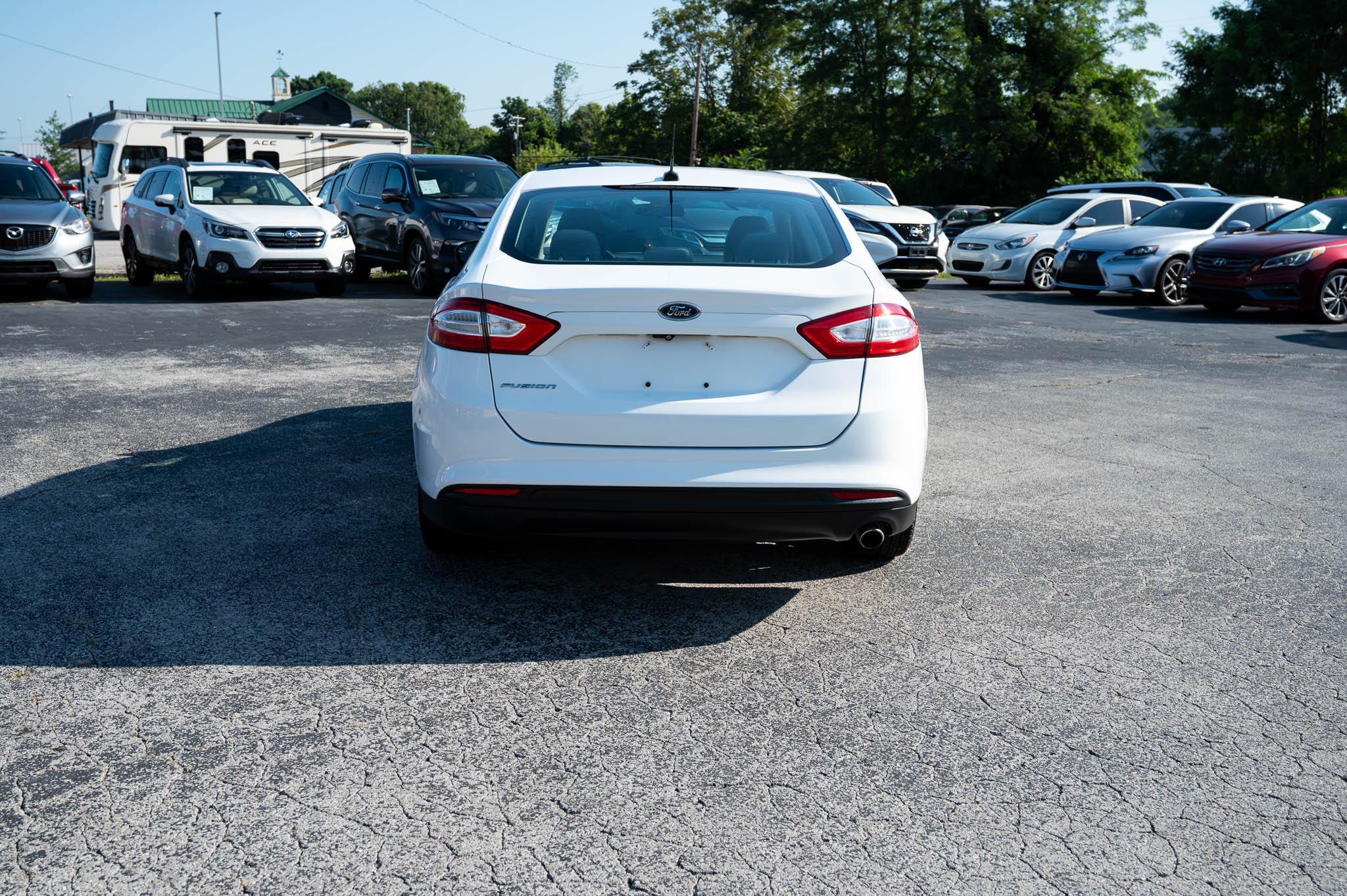 Ford Fusion S 2015