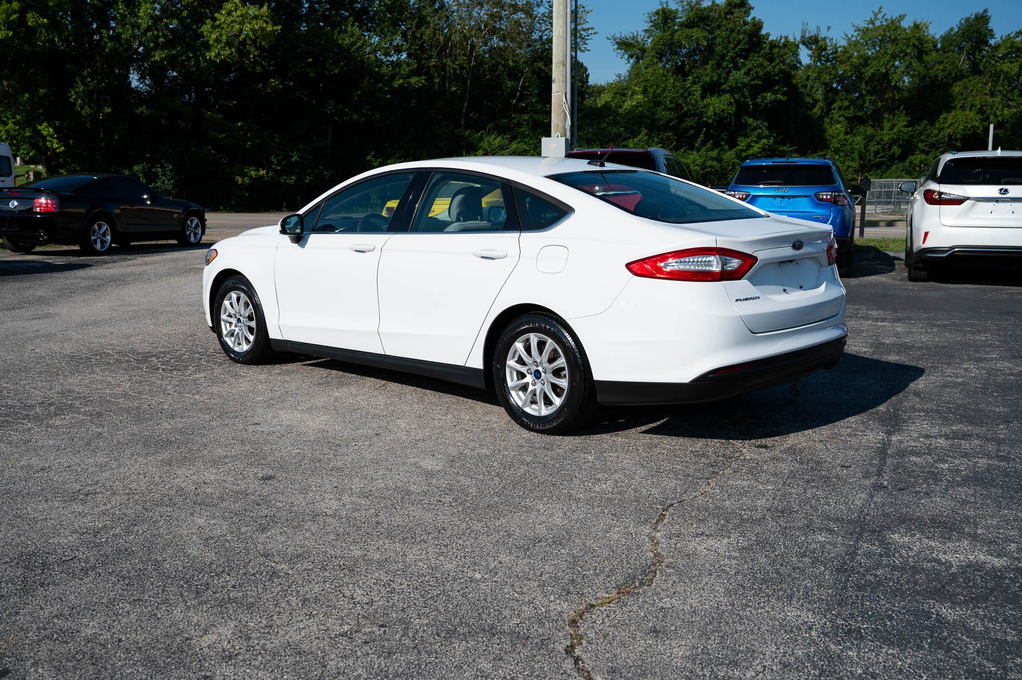 Ford Fusion S 2015