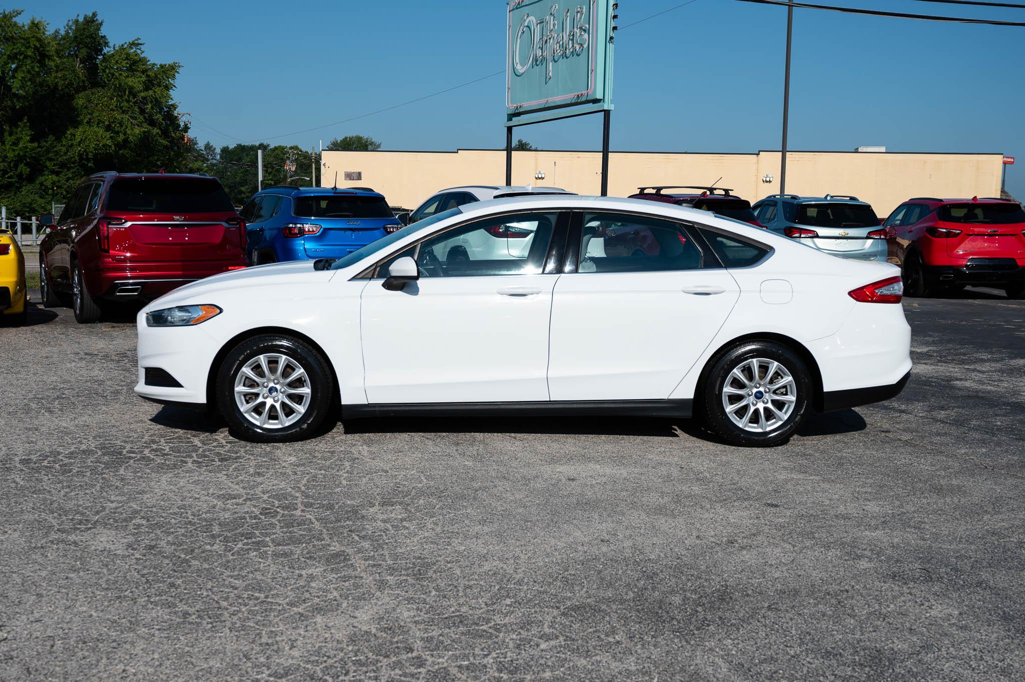 Ford Fusion S 2015