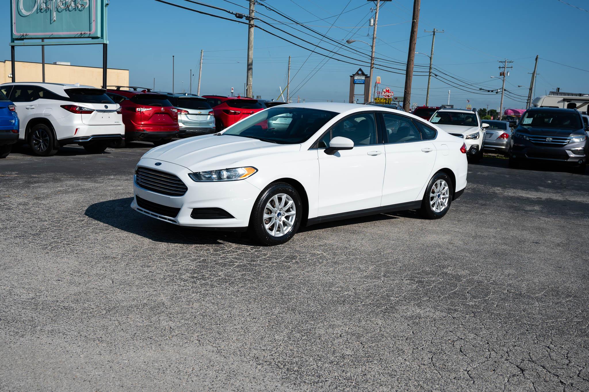 Ford Fusion S 2015