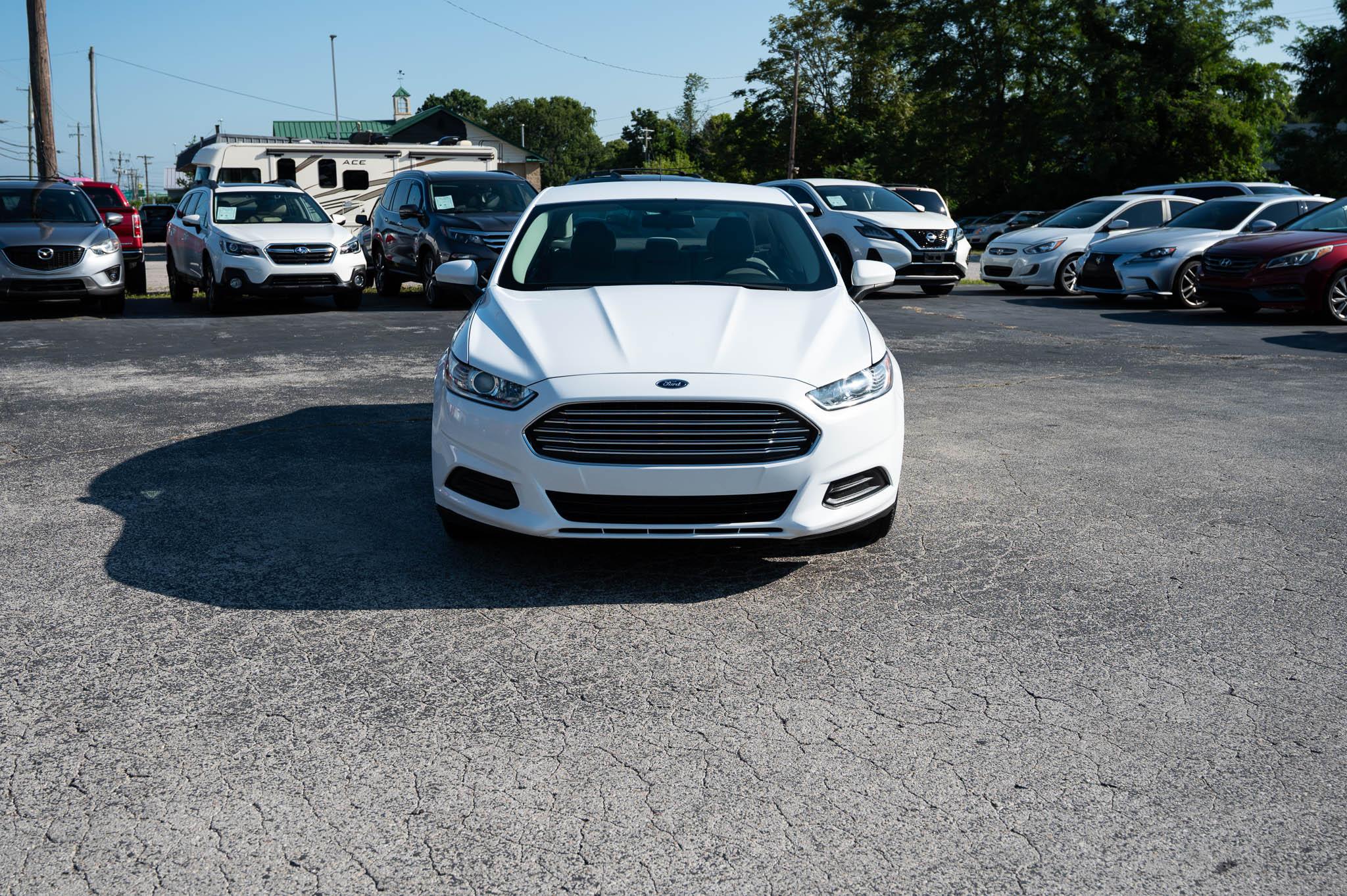 Ford Fusion S 2015