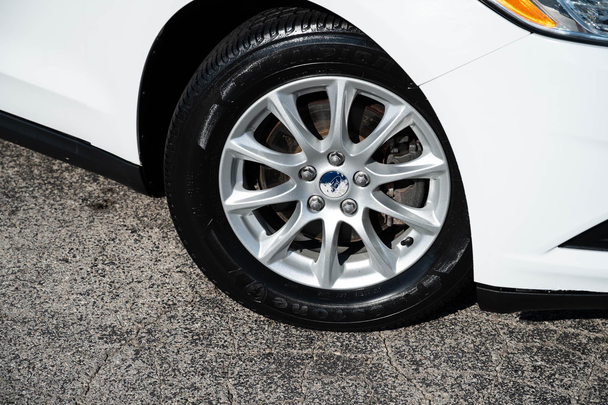 Ford Fusion S 2015