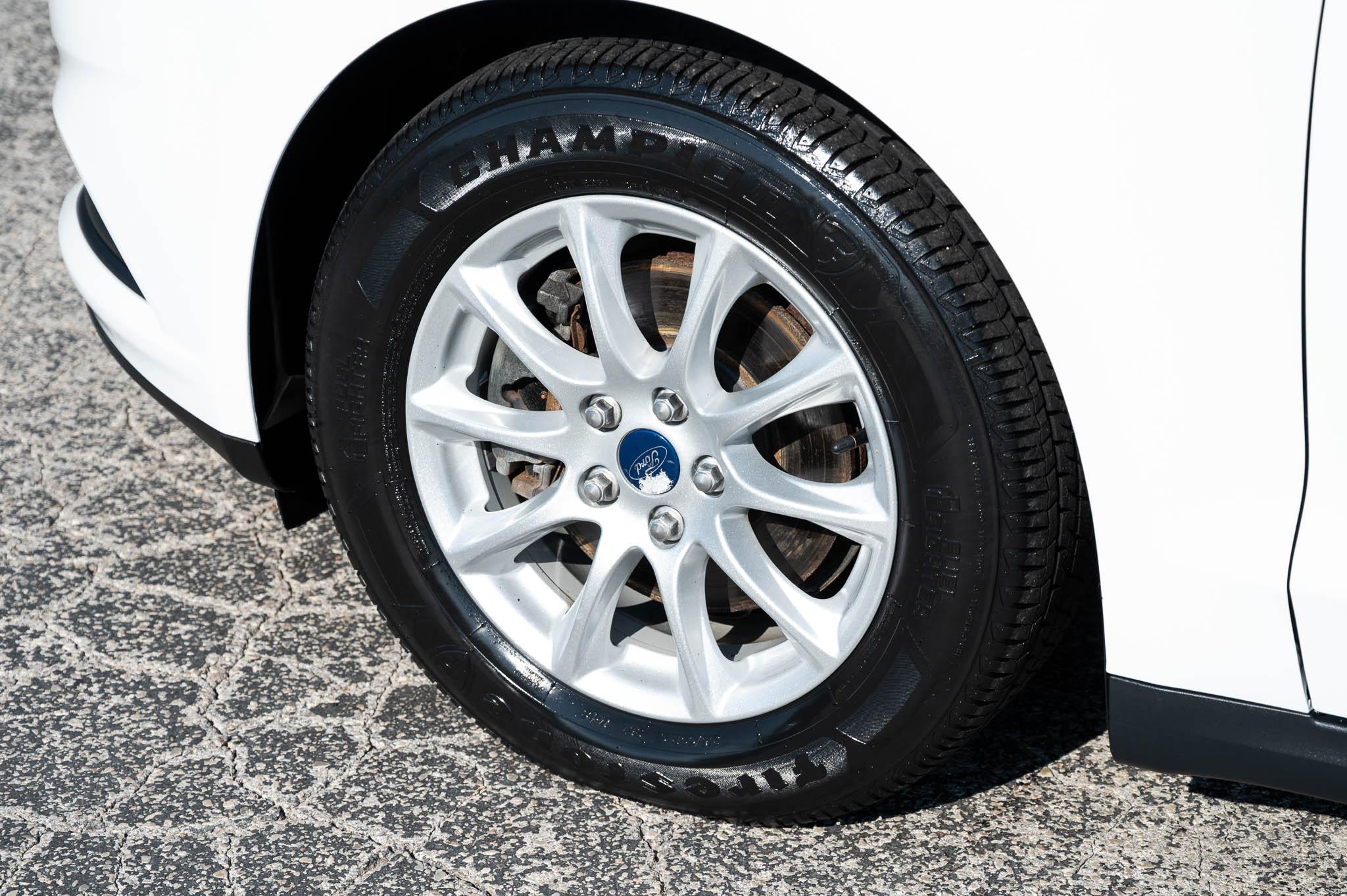 Ford Fusion S 2015