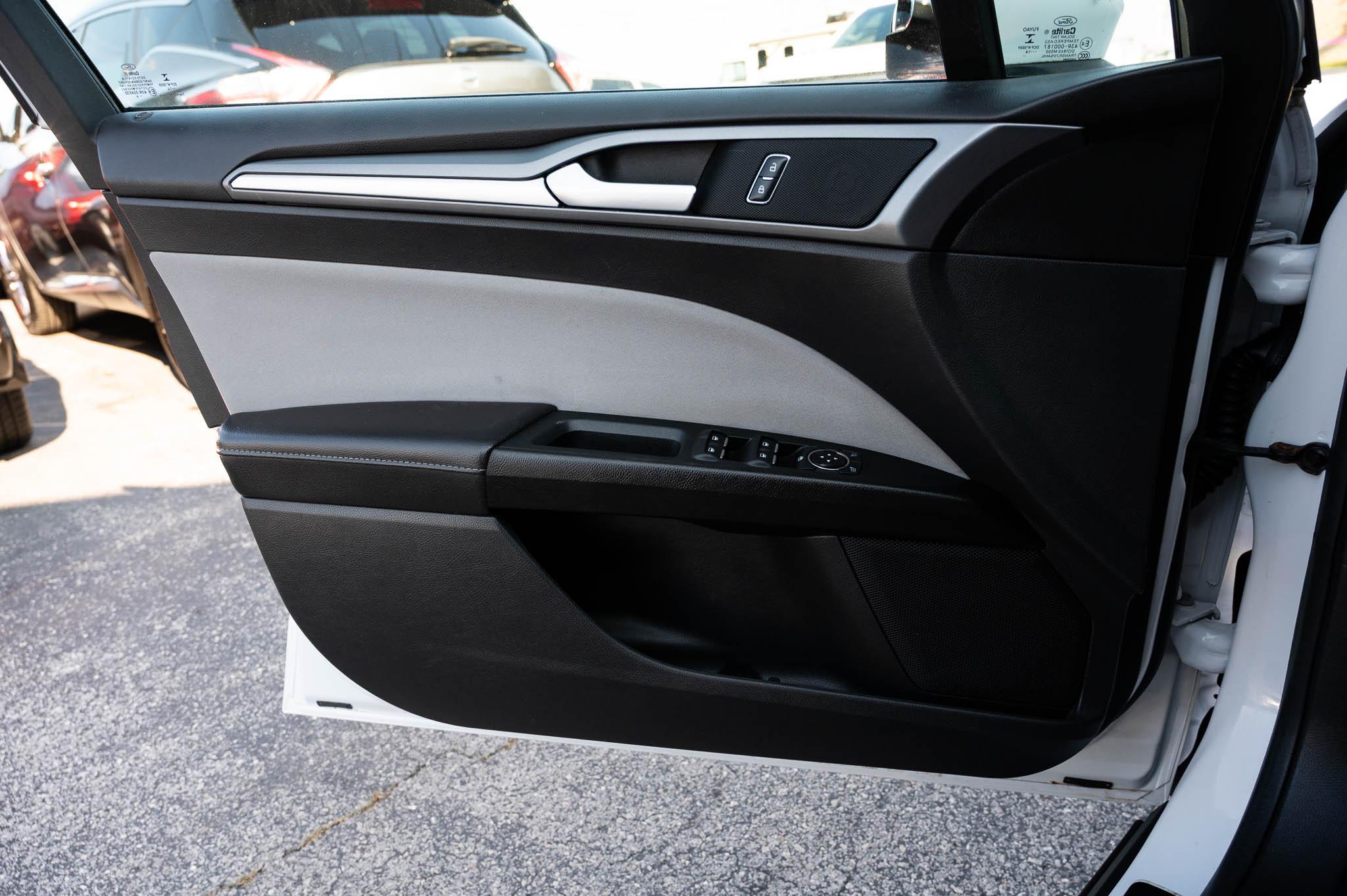 Ford Fusion S 2015