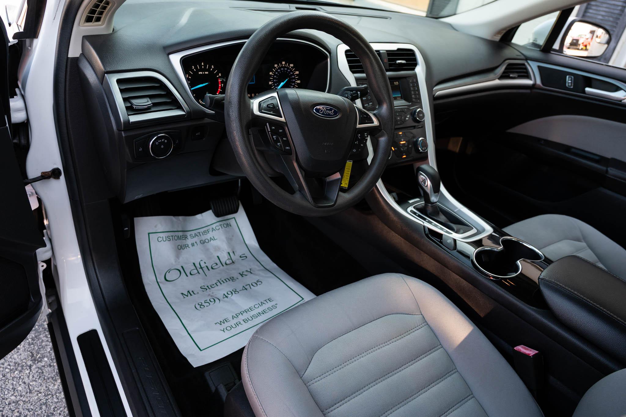 Ford Fusion S 2015