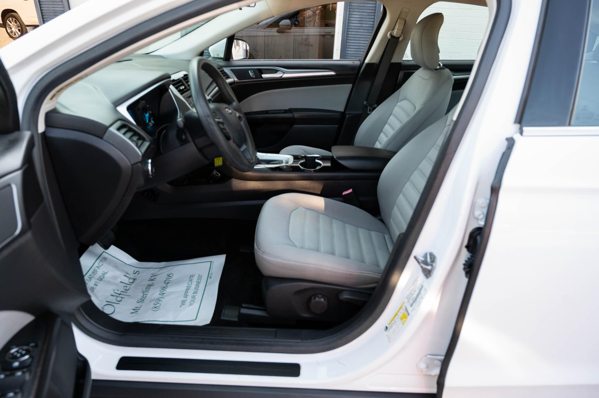 Ford Fusion S 2015