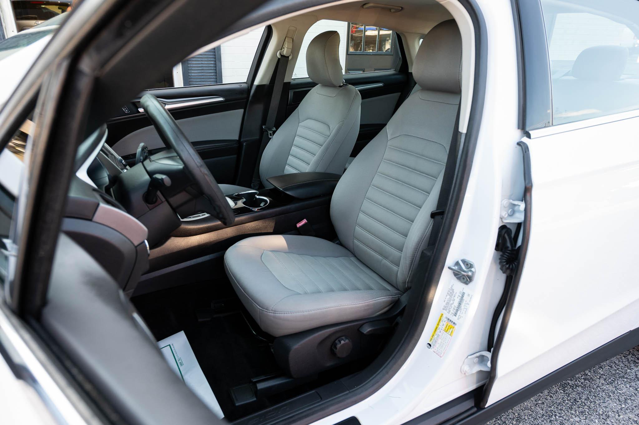 Ford Fusion S 2015