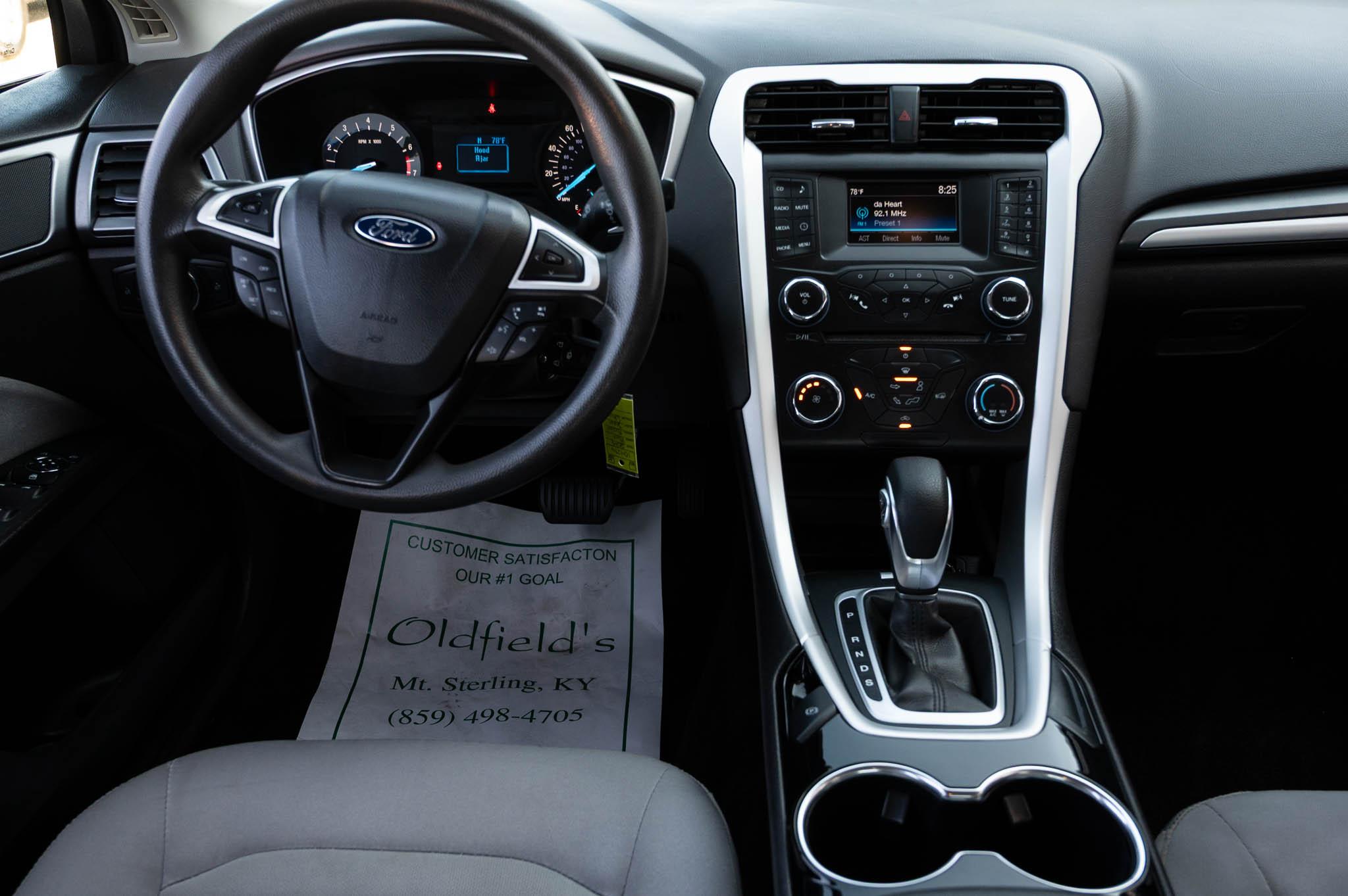 Ford Fusion S 2015