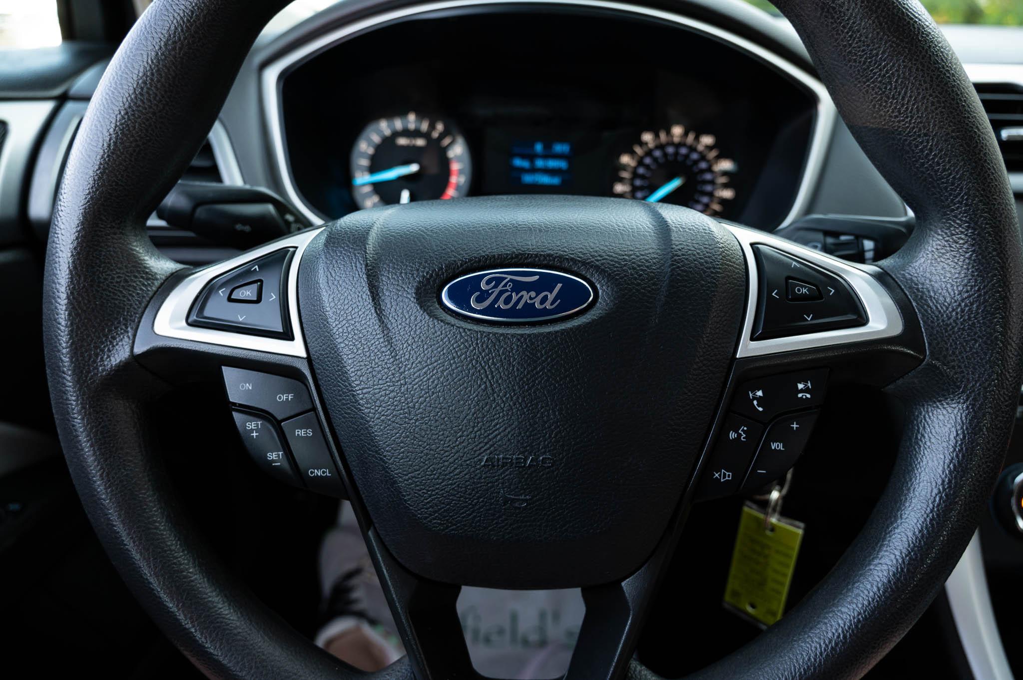Ford Fusion S 2015
