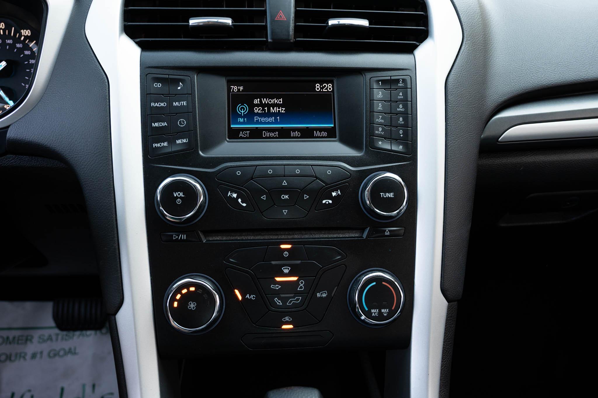 Ford Fusion S 2015