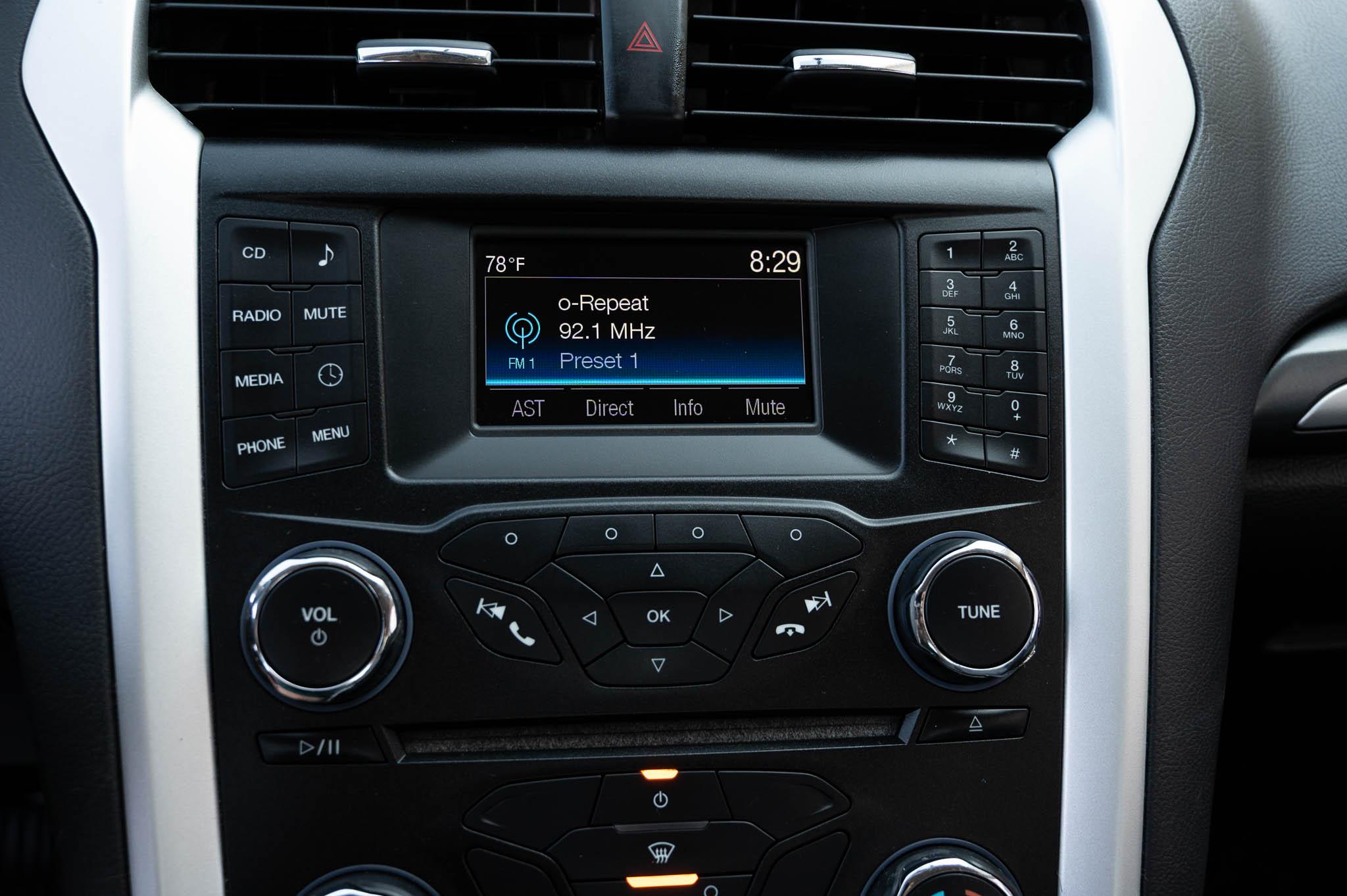 Ford Fusion S 2015
