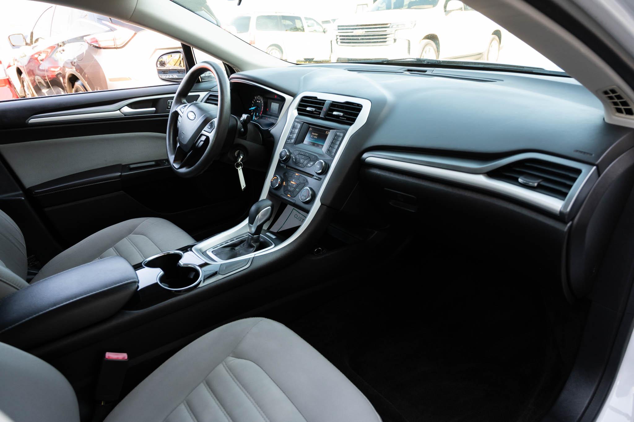Ford Fusion S 2015