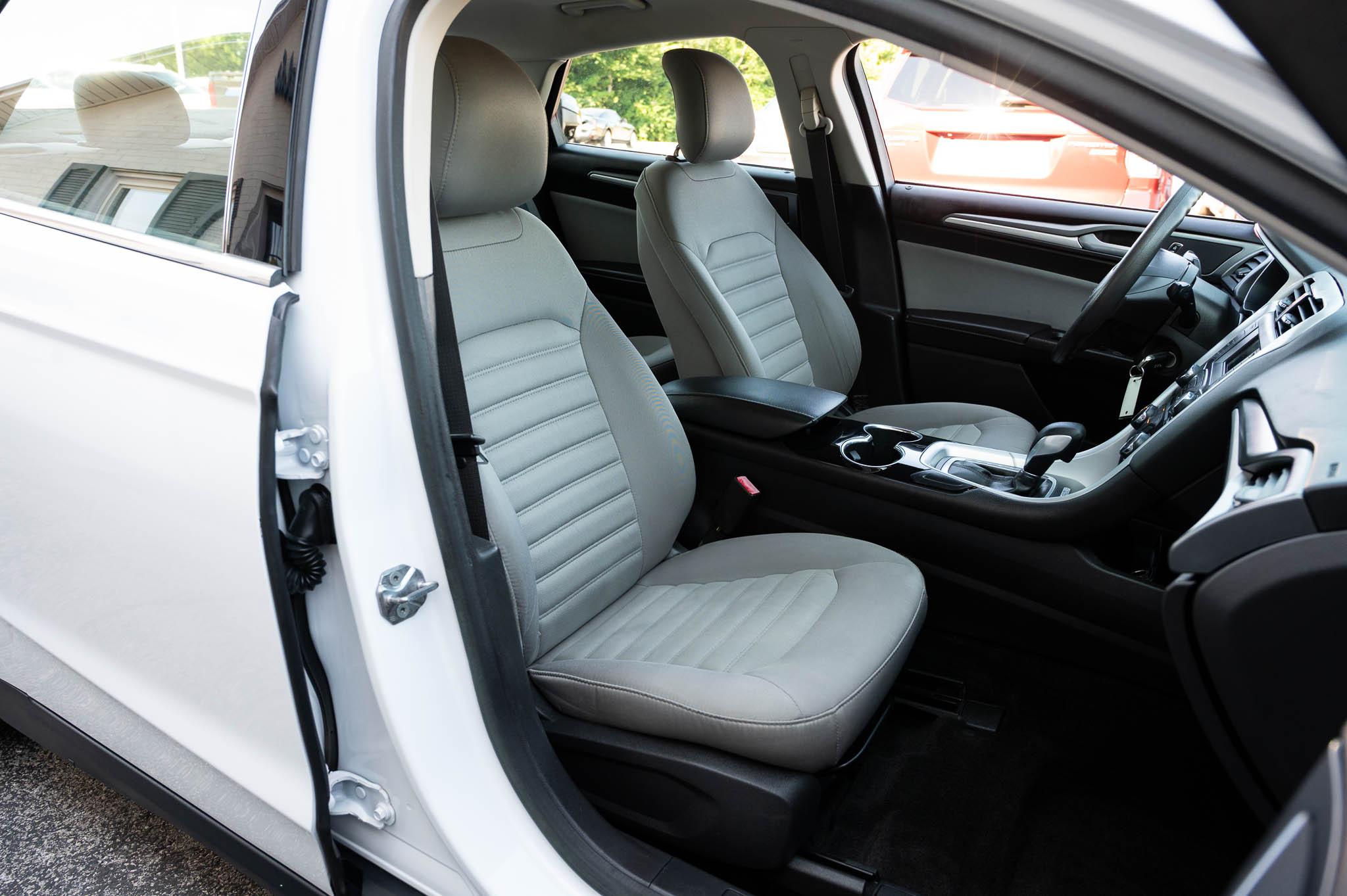 Ford Fusion S 2015