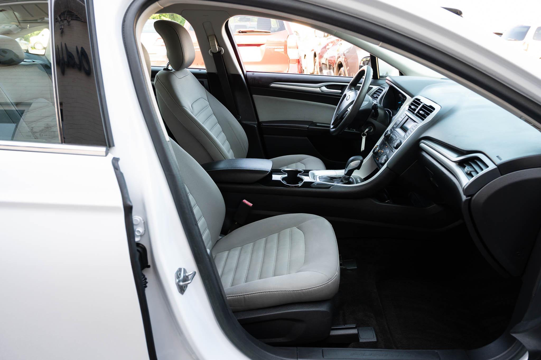 Ford Fusion S 2015
