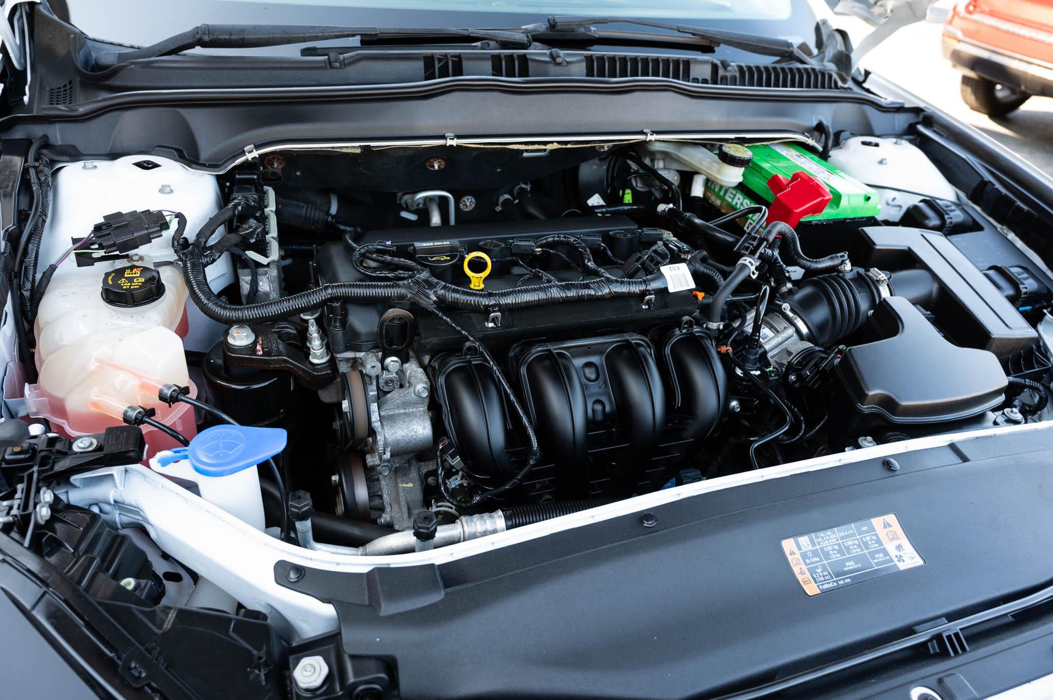 Ford Fusion S 2015