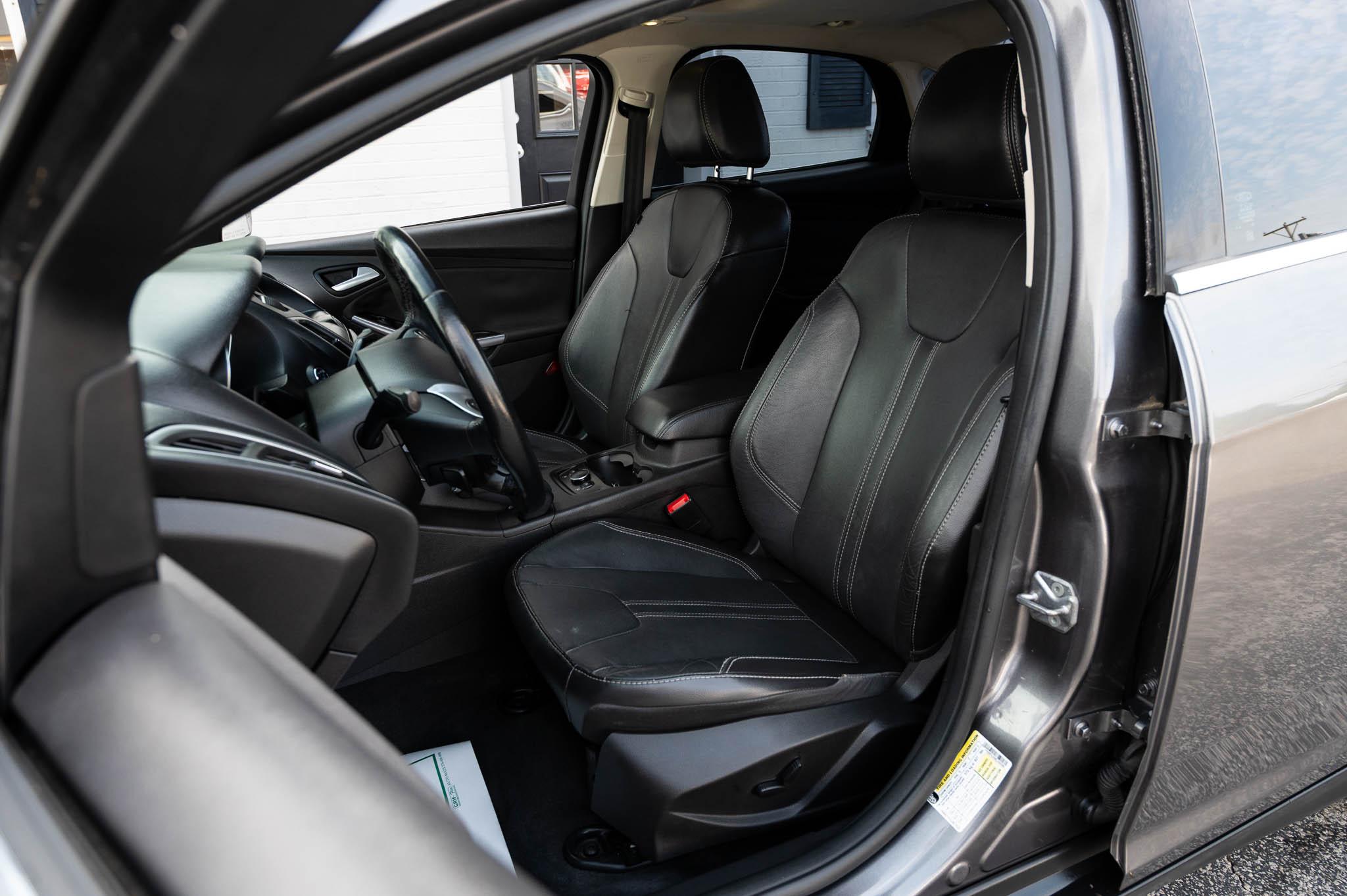 Ford Focus Titanium Sedan 2014