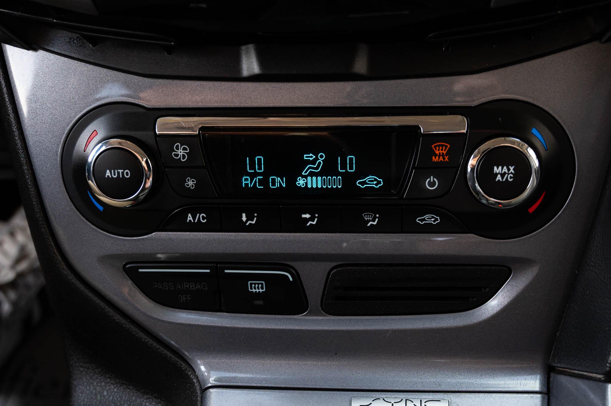 Ford Focus Titanium Sedan 2014