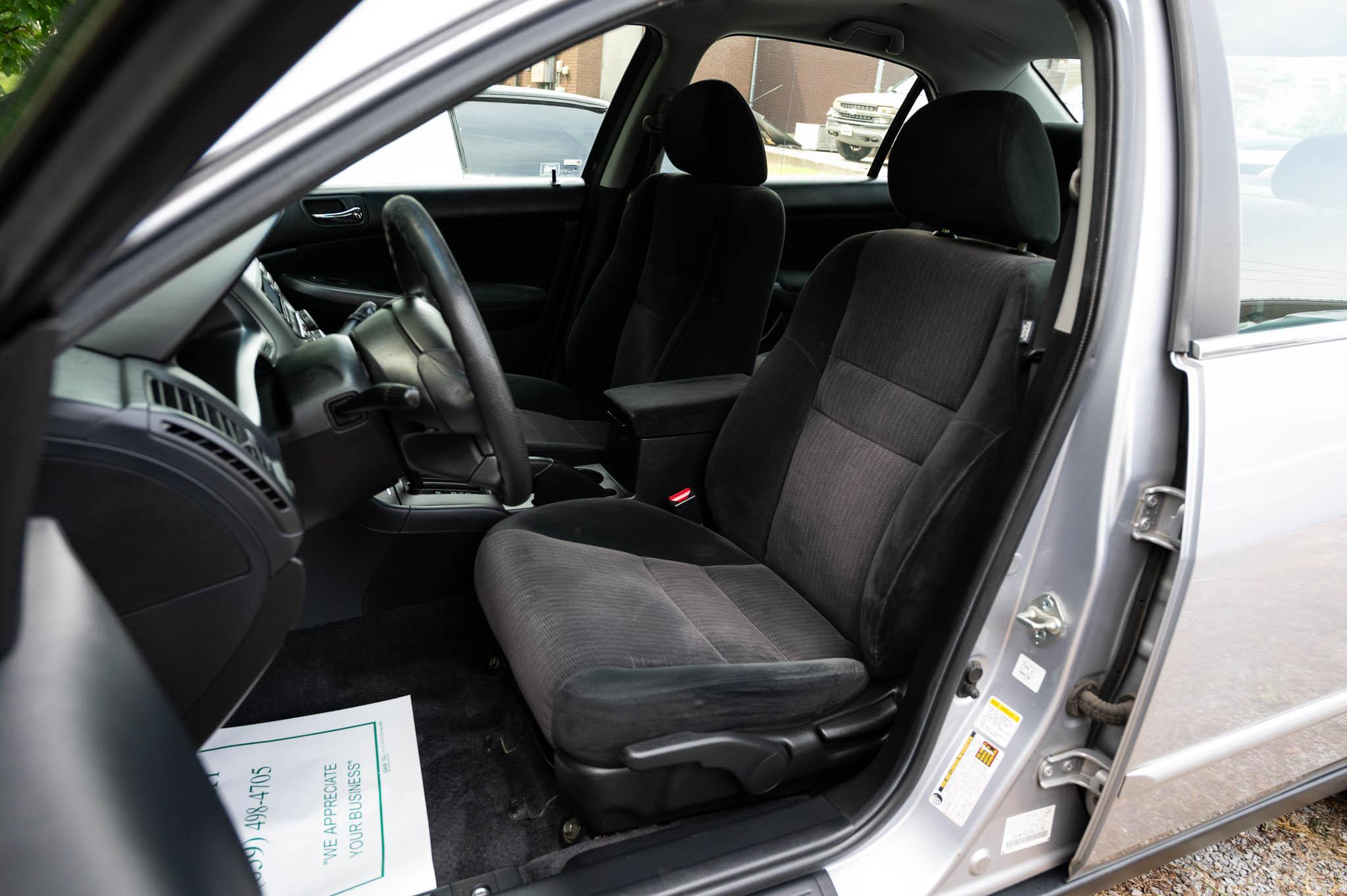 Honda Accord LX sedan AT 2005