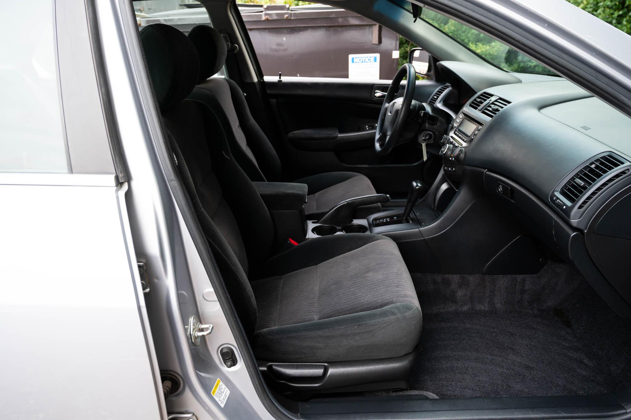 Honda Accord LX sedan AT 2005