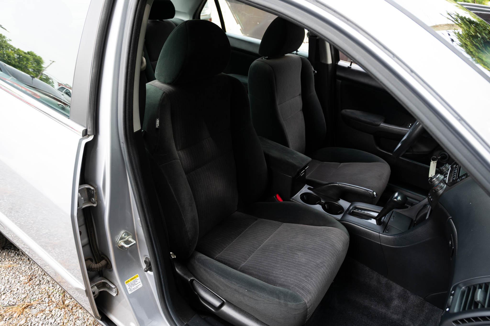 Honda Accord LX sedan AT 2005