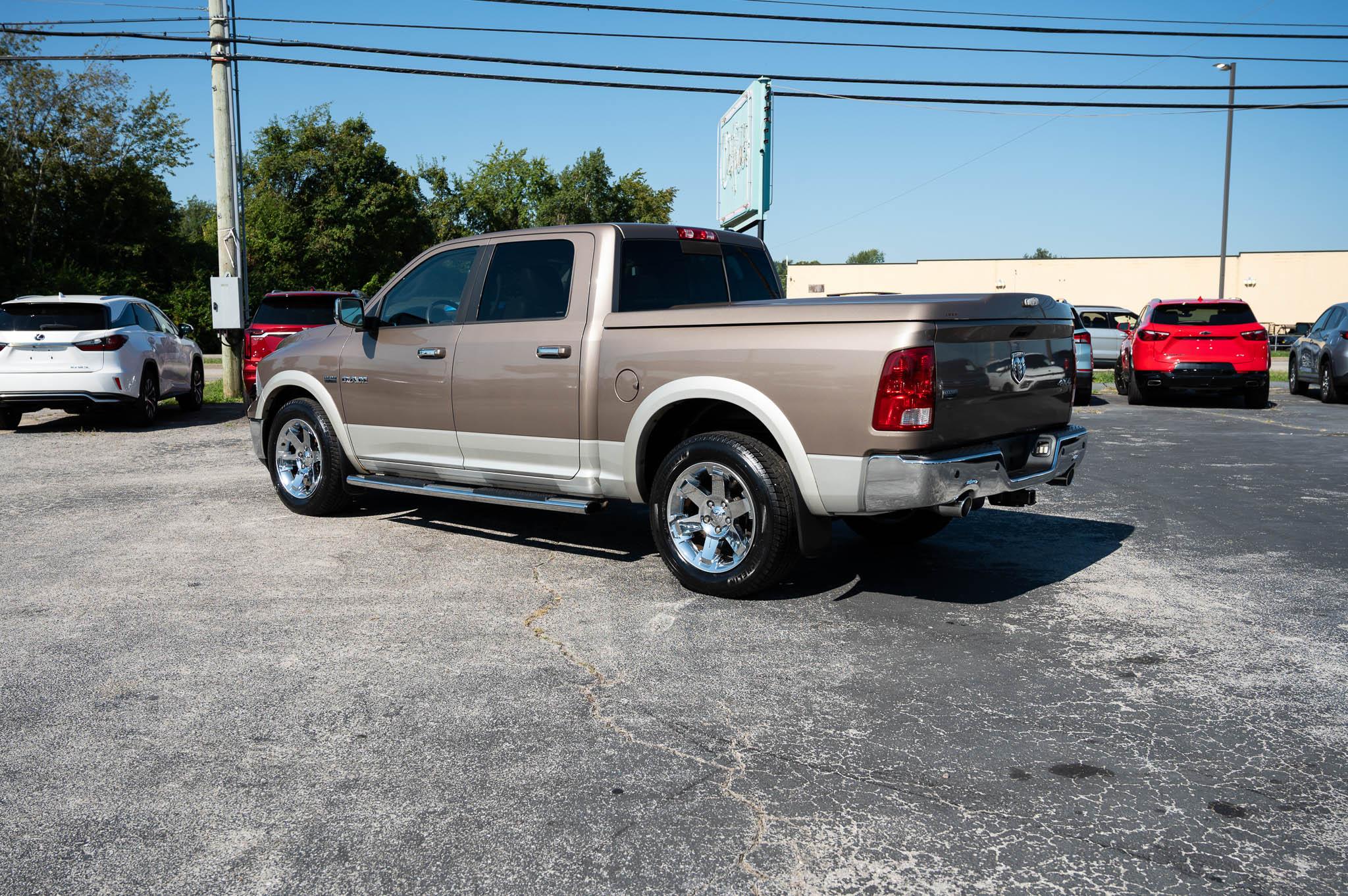 RAM 1500 4WD Crew Cab 149" Laramie 2010