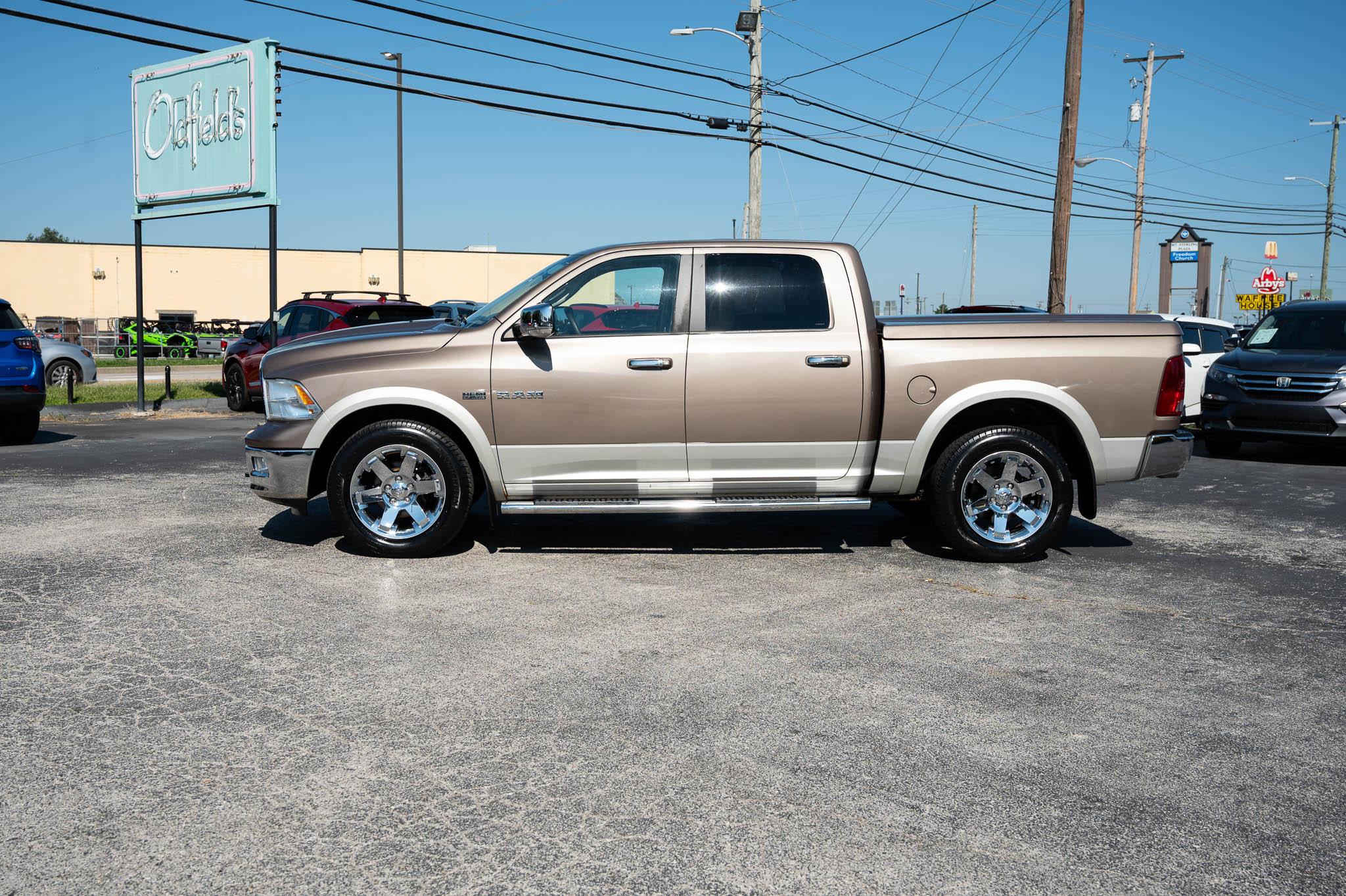 RAM 1500 4WD Crew Cab 149" Laramie 2010