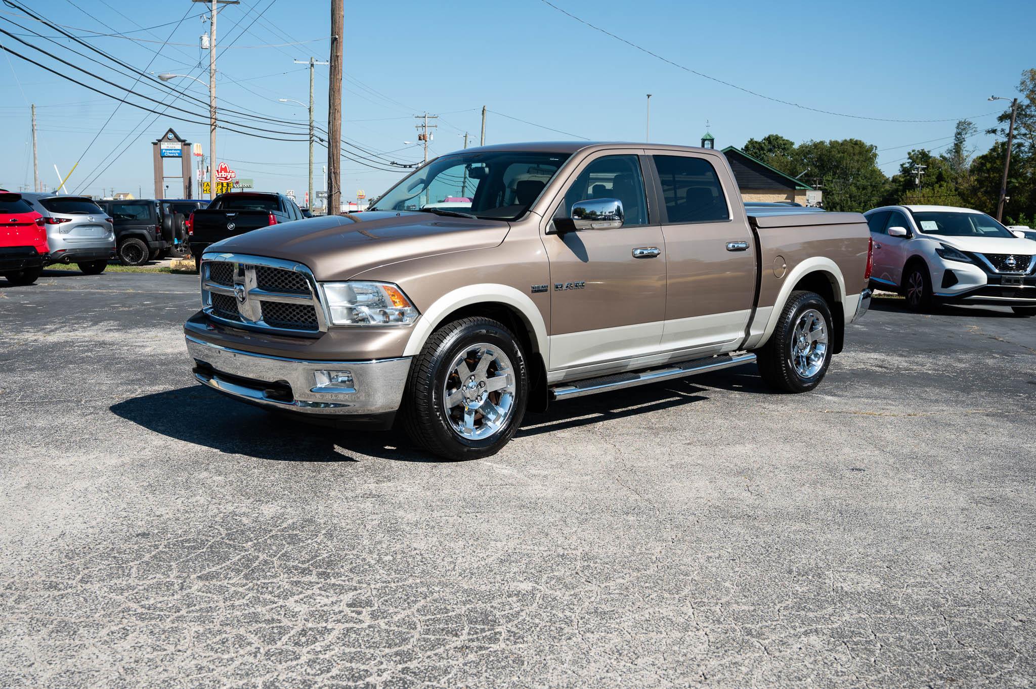 RAM 1500 4WD Crew Cab 149" Laramie 2010
